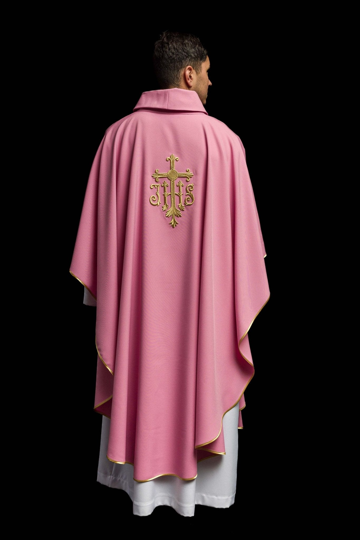 Chasuble rose avec JHS broderi KOR/255/08/12 - CHASUBLES.FR