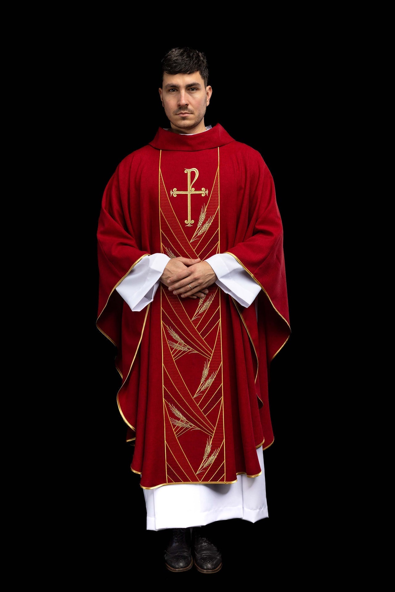 Chasuble rouge avec bande brodée Pax LE/7050/02 - CHASUBLES.FR