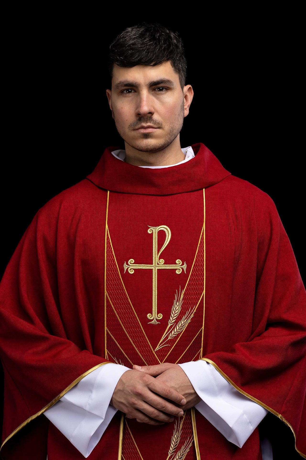 Chasuble rouge avec bande brodée Pax LE/7050/02 - CHASUBLES.FR