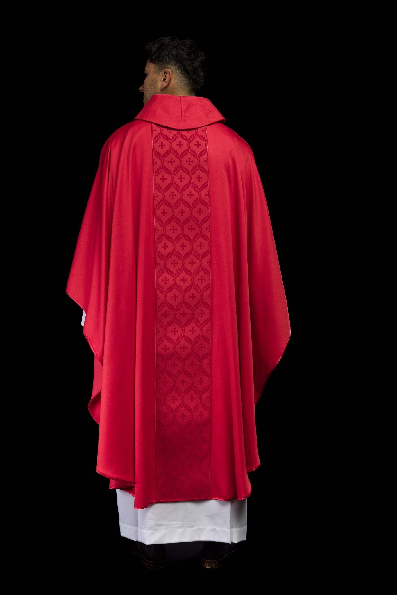 Chasuble rouge avec bande jacquard ornée de croix KOR/402/02/53 - CHASUBLES.FR