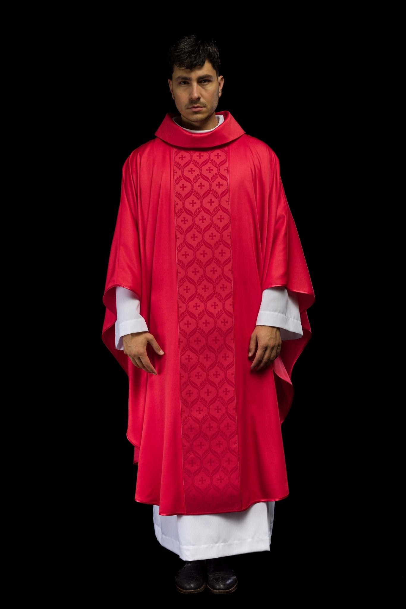 Chasuble rouge avec bande jacquard ornée de croix KOR/402/02/53 - CHASUBLES.FR