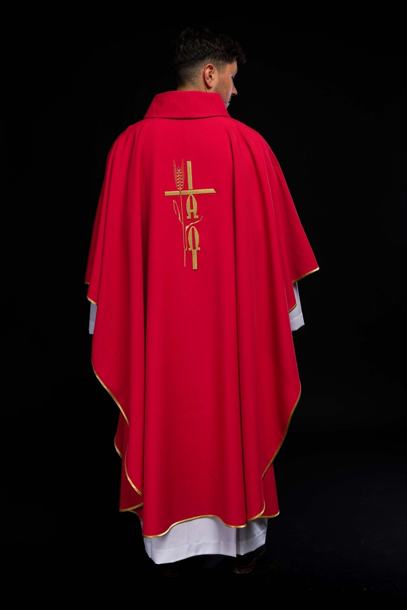 Chasuble rouge avec broderie Alpha Omega KOR/013/02/12 CZERWONY - CHASUBLES.FR