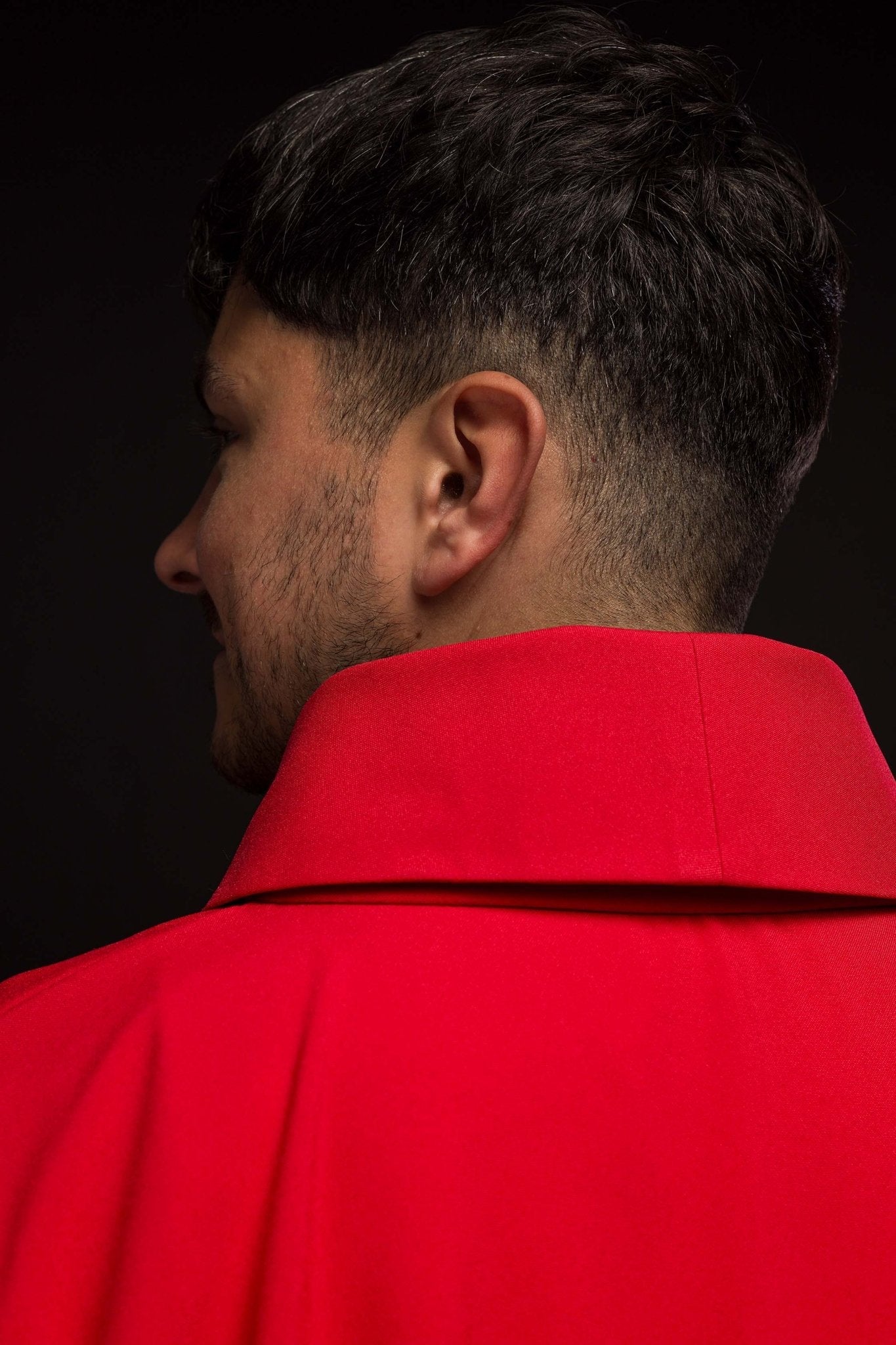 Chasuble rouge avec broderie de la Croix KOR/016/02/12 CZERWONY - CHASUBLES.FR