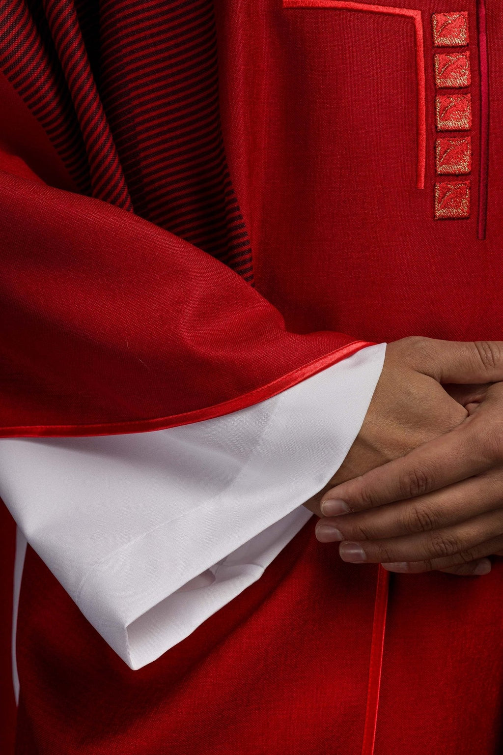 Chasuble rouge avec croix HA7036 - 02 CZERWONY - CHASUBLES.FR