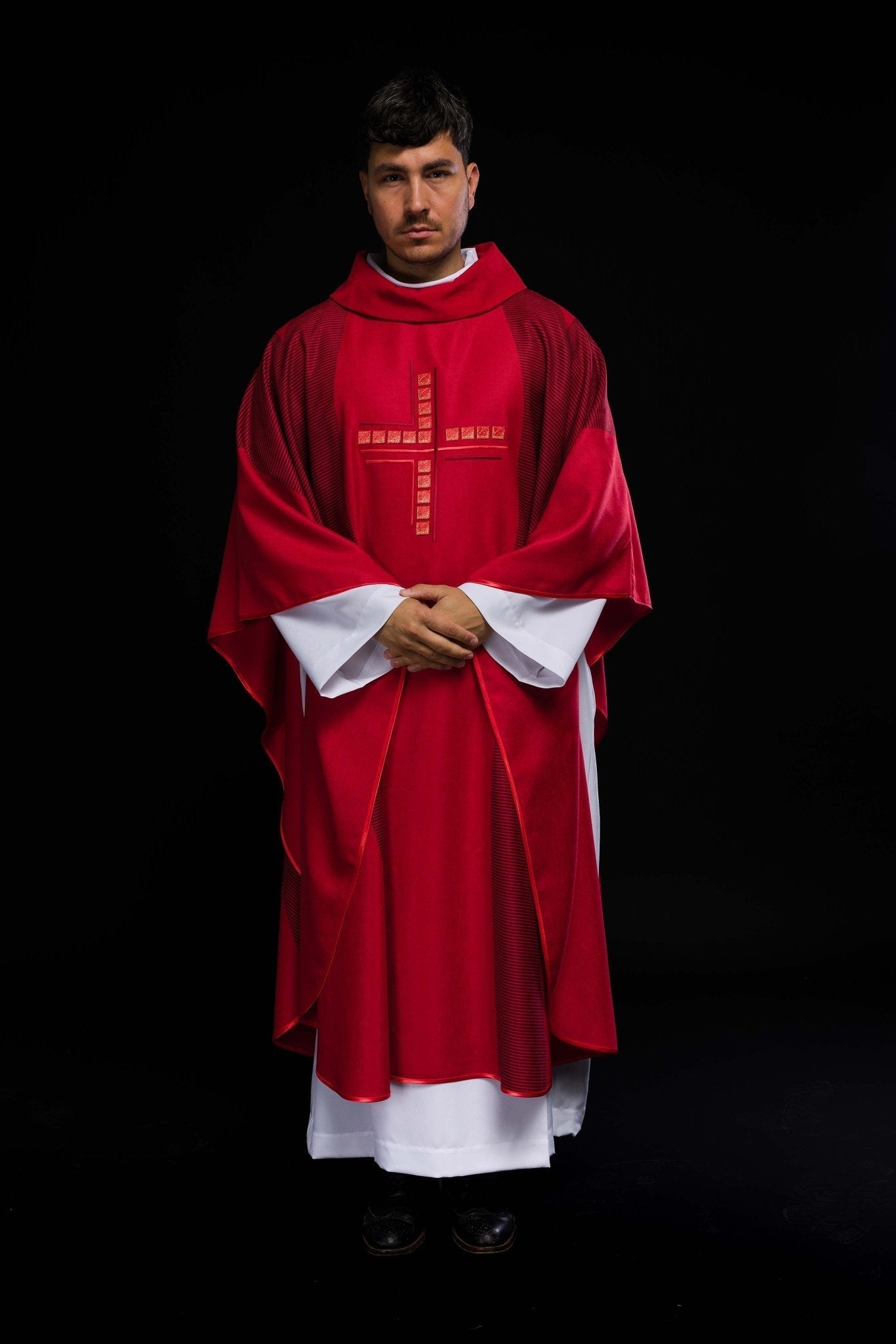 Chasuble rouge avec croix HA7036 - 02 CZERWONY - CHASUBLES.FR