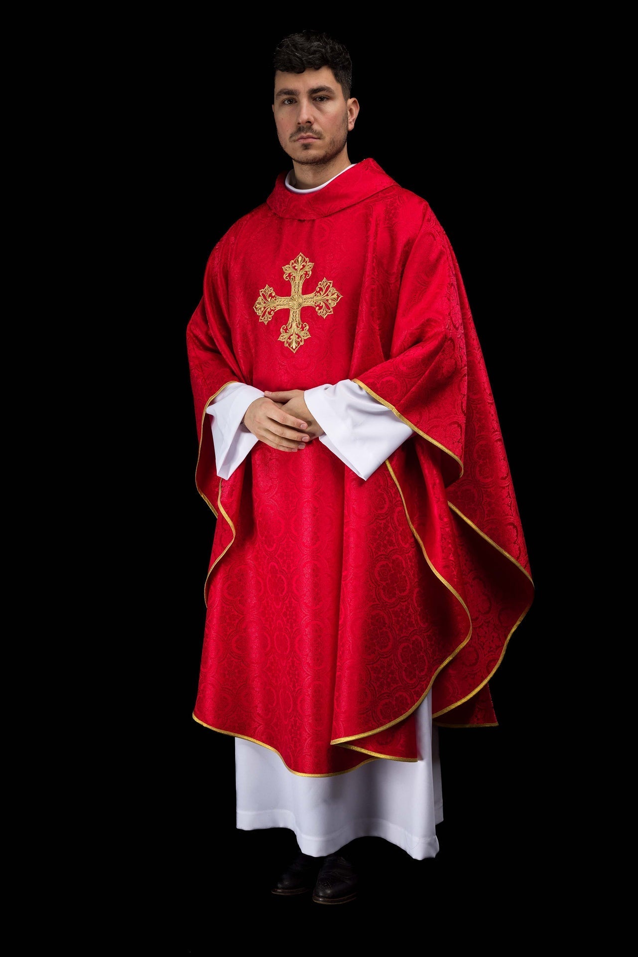 Chasuble rouge avec croix tissu jacquard KOR/403/02/11 - CHASUBLES.FR