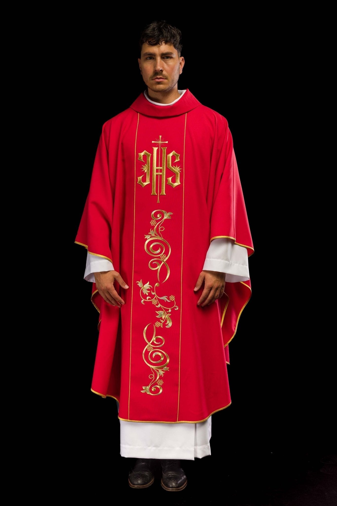 Chasuble rouge brodée de l'IHS KOR/031/02/01 CZERWONY - CHASUBLES.FR