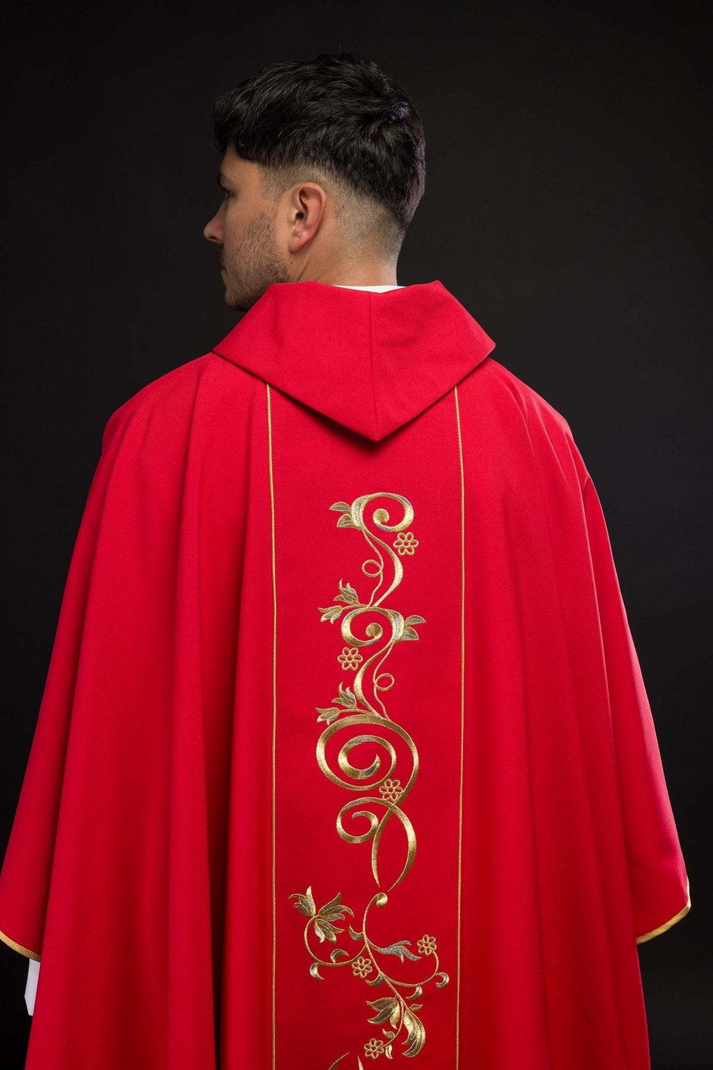 Chasuble rouge brodée de l'IHS KOR/031/02/01 CZERWONY - CHASUBLES.FR