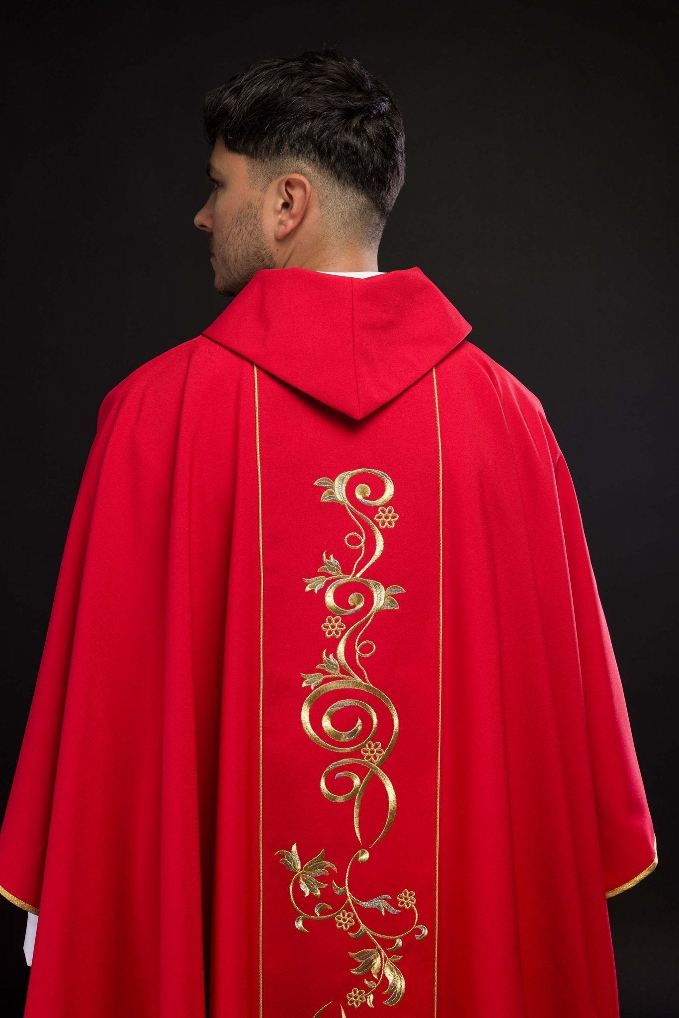 Chasuble rouge brodée de l'IHS KOR/031/02/01 CZERWONY - CHASUBLES.FR