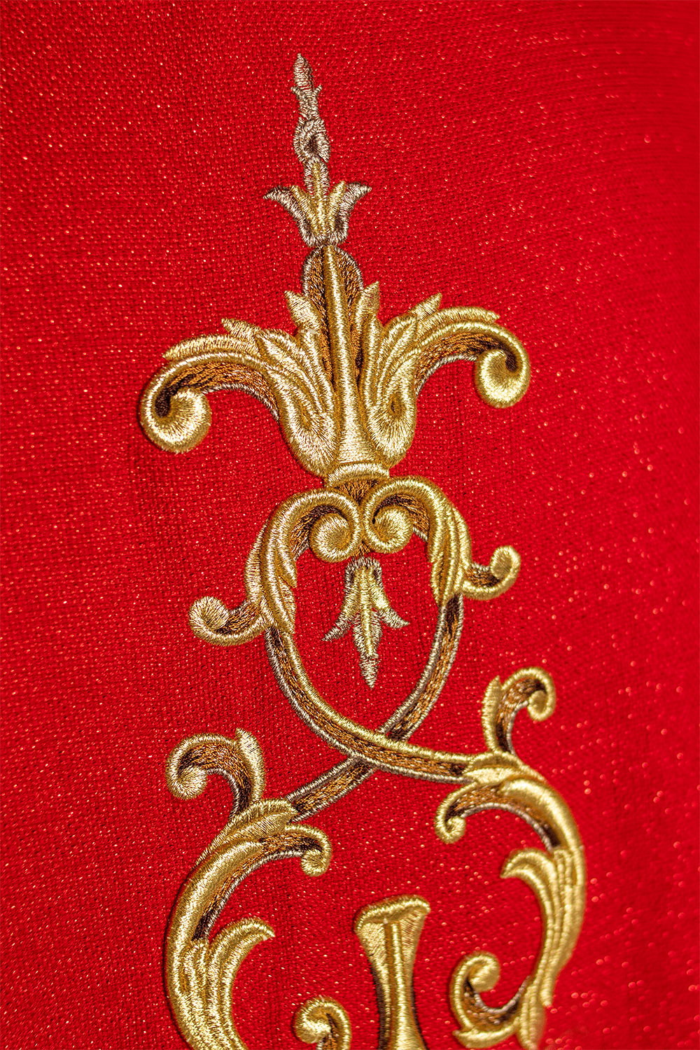 Chasuble rouge richement brodée de pierres LE/7014/02 - CHASUBLES.FR