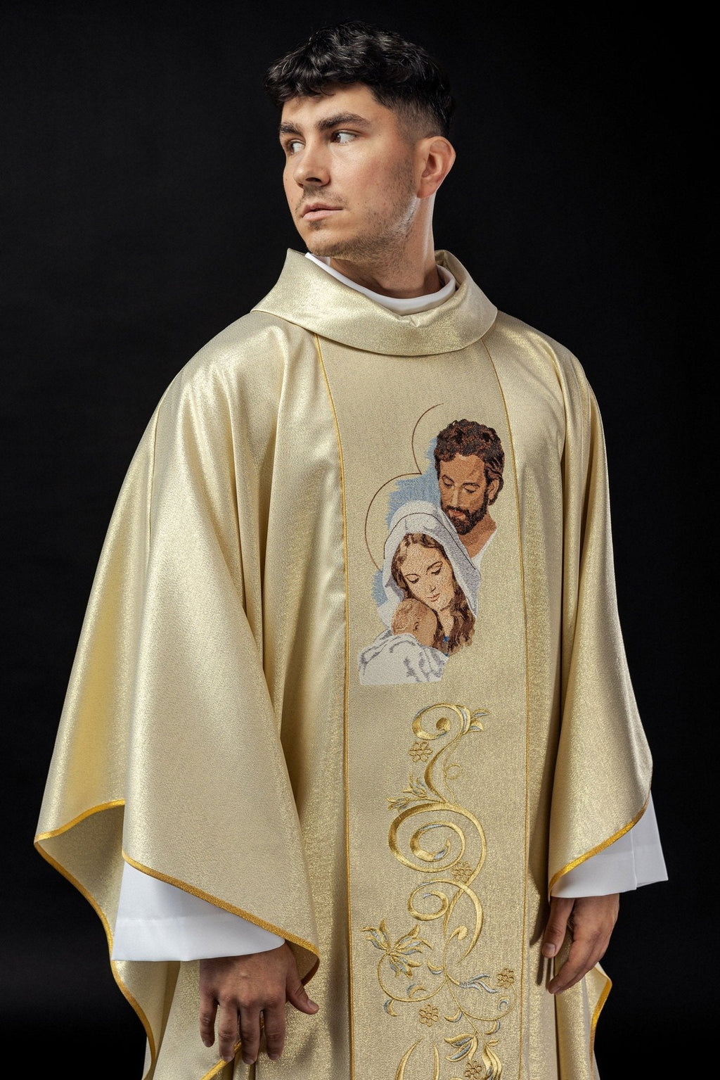 Chasuble scintillante à l'effigie de la Sainte Famille KOR/196/10/37 ZŁOTY - CHASUBLES.FR