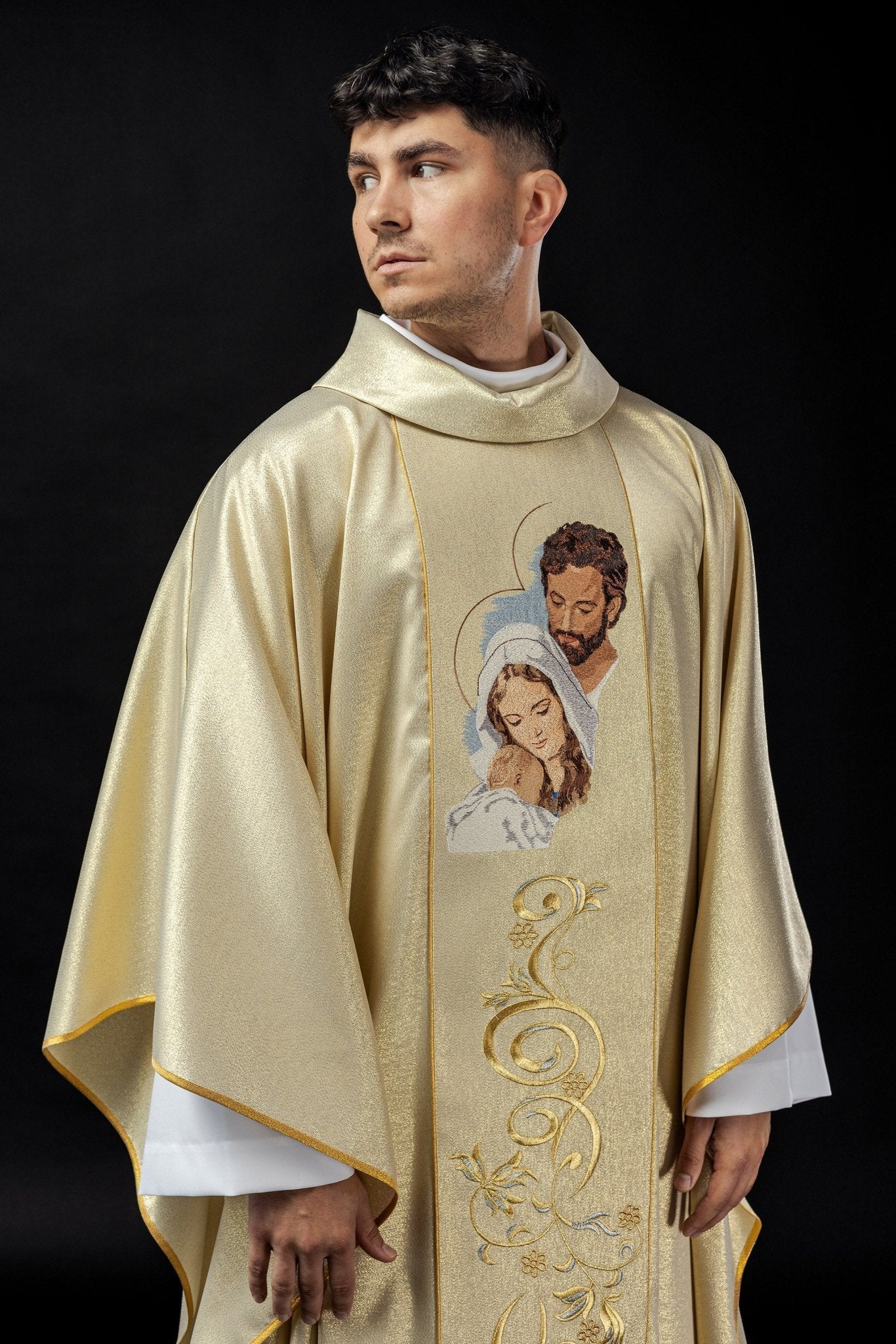 Chasuble scintillante à l'effigie de la Sainte Famille KOR/196/10/37 ZŁOTY - CHASUBLES.FR