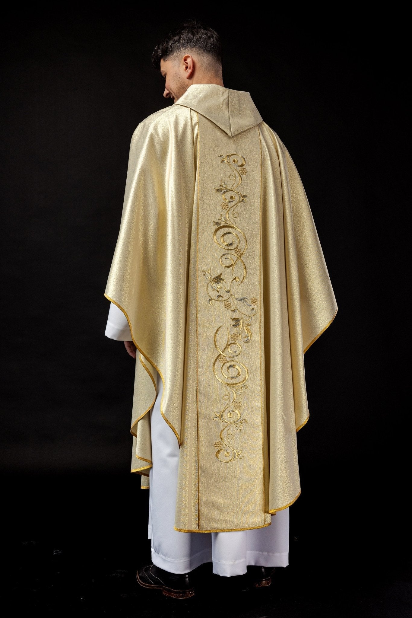 Chasuble scintillante à l'effigie de la Sainte Famille KOR/196/10/37 ZŁOTY - CHASUBLES.FR