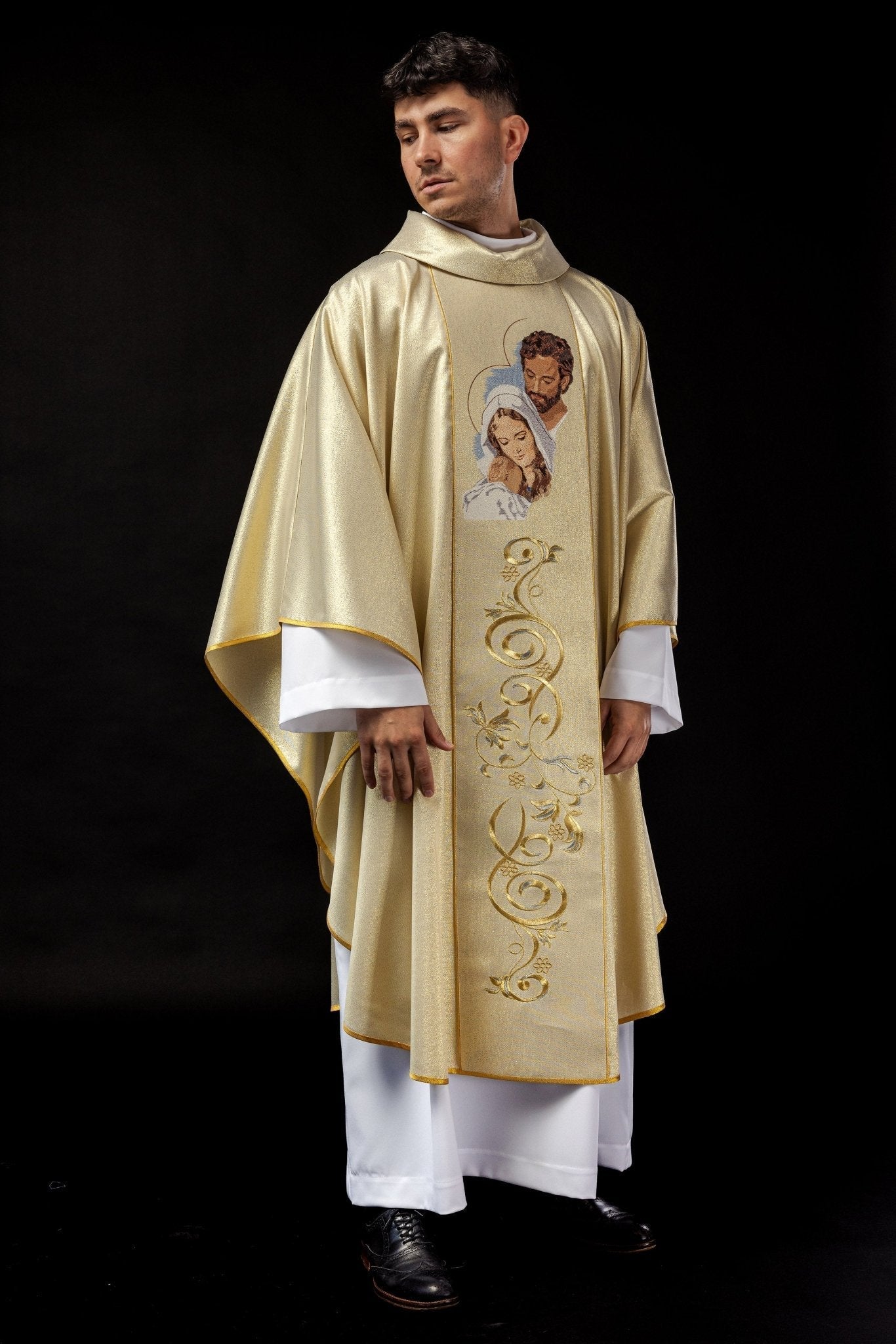 Chasuble scintillante à l'effigie de la Sainte Famille KOR/196/10/37 ZŁOTY - CHASUBLES.FR