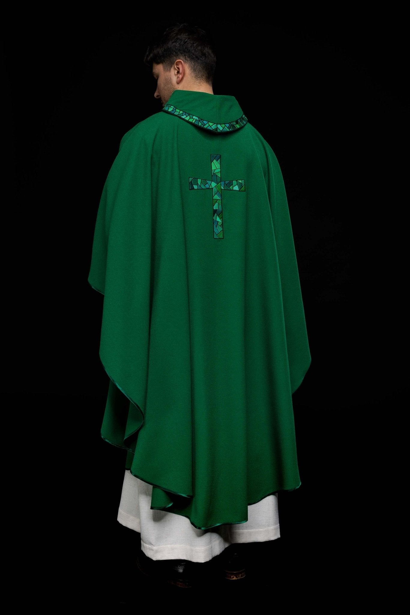 Chasuble vert avec croix en mosaïque KOR/257/01/62 - CHASUBLES.FR