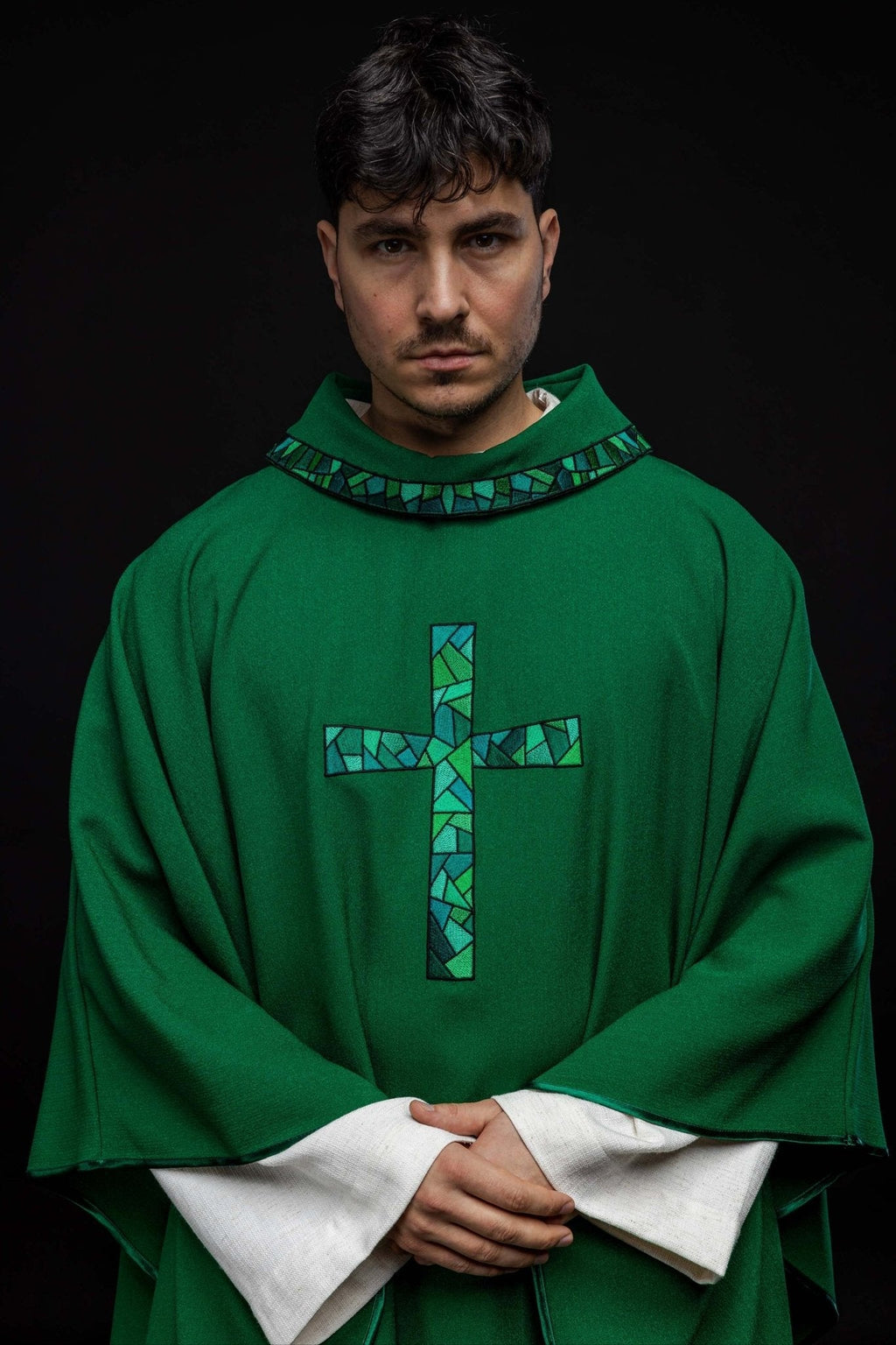 Chasuble vert avec croix en mosaïque KOR/257/01/62 - CHASUBLES.FR