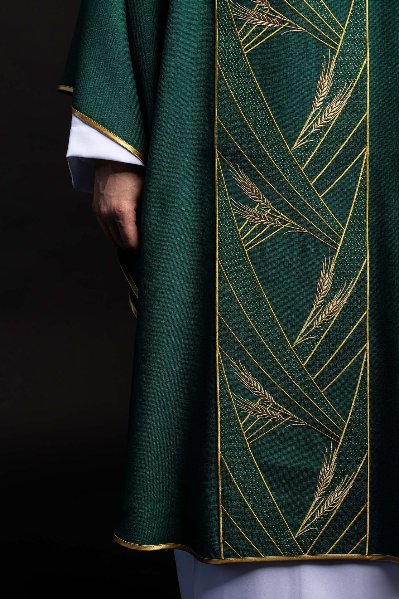 Chasuble verte avec bande brodée Pax LE/7050/01 - CHASUBLES.FR