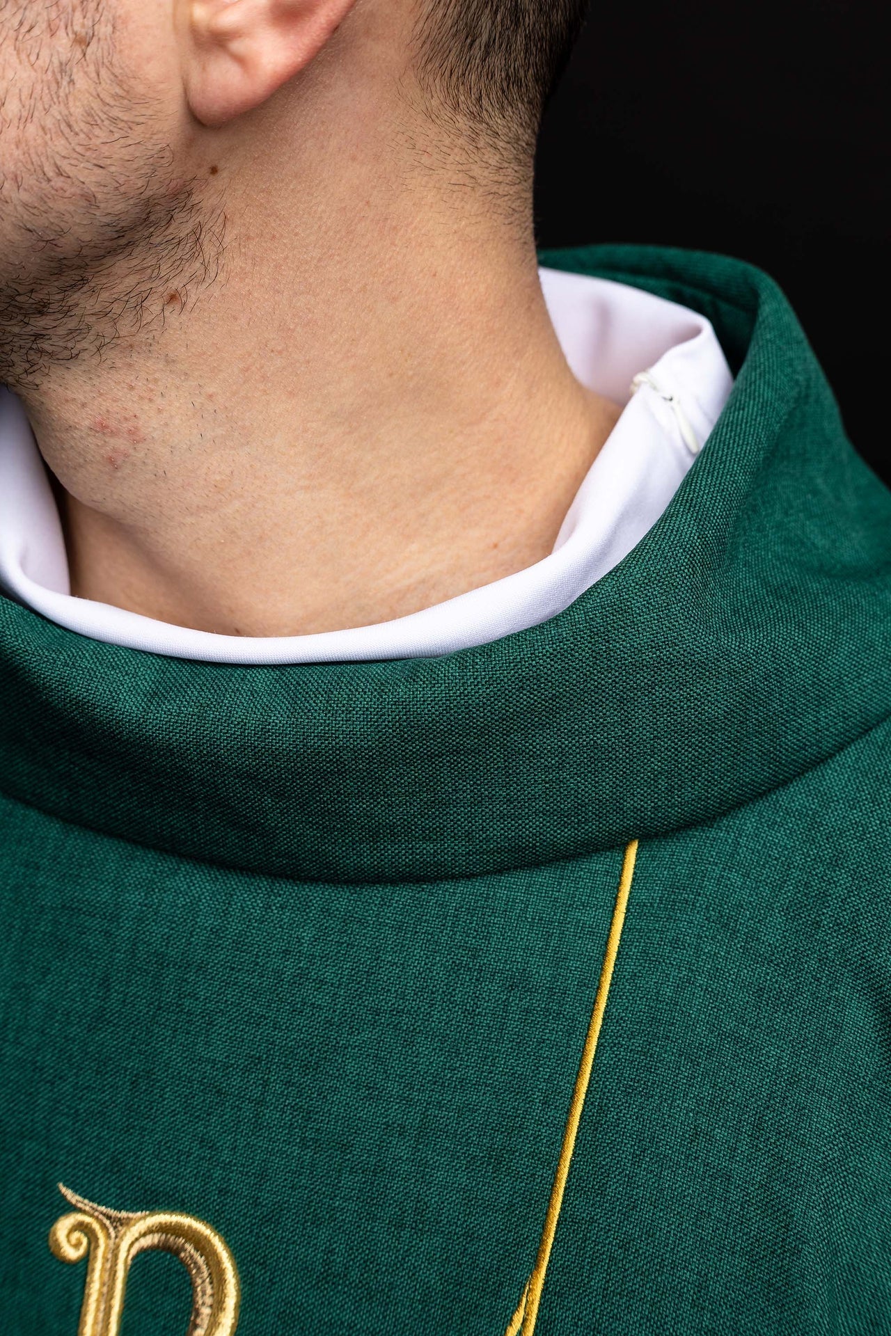 Chasuble verte avec bande brodée Pax LE/7050/01 - CHASUBLES.FR