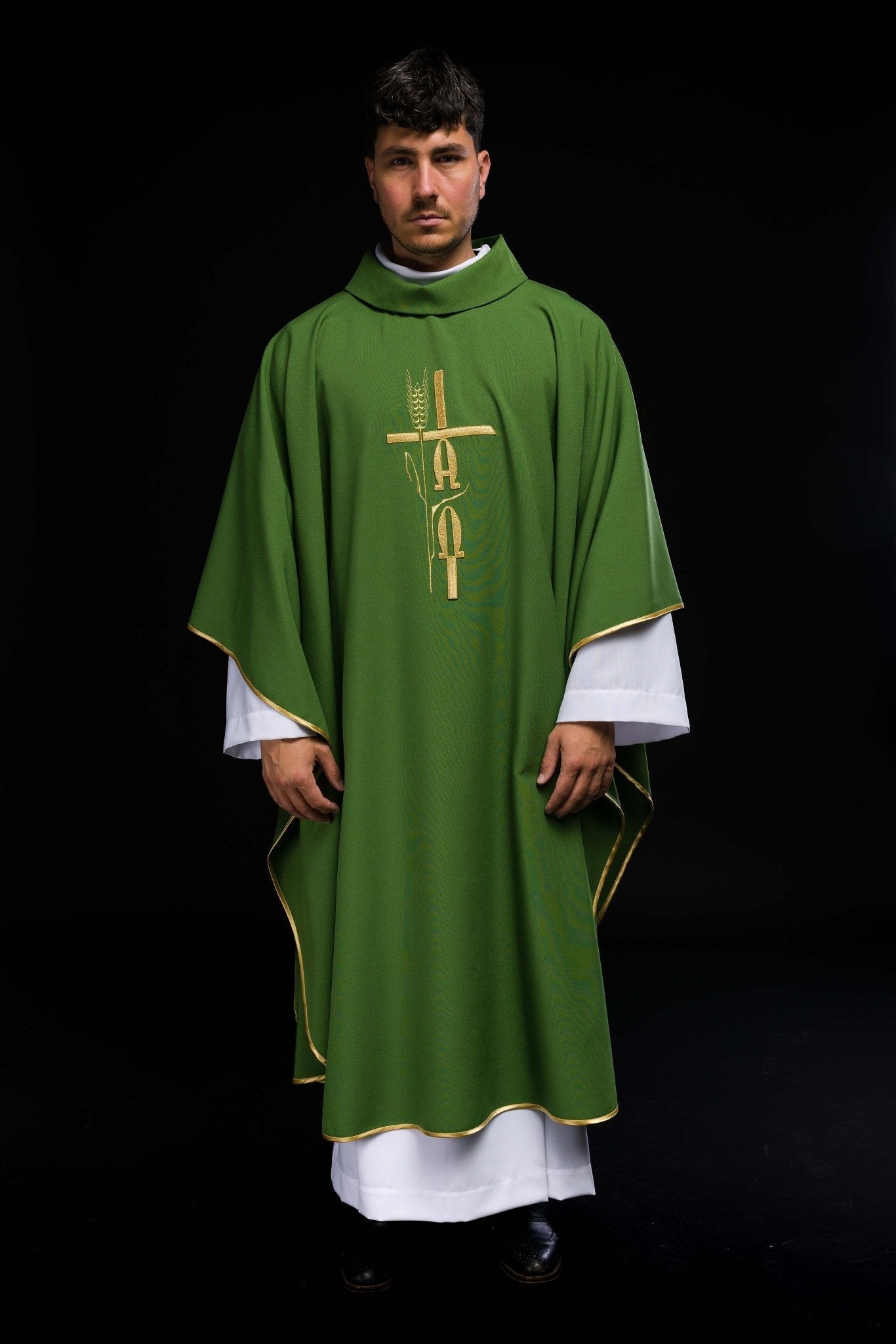 Chasuble verte avec broderie Alpha Omega KOR/013/01/12 ZIELONY - CHASUBLES.FR