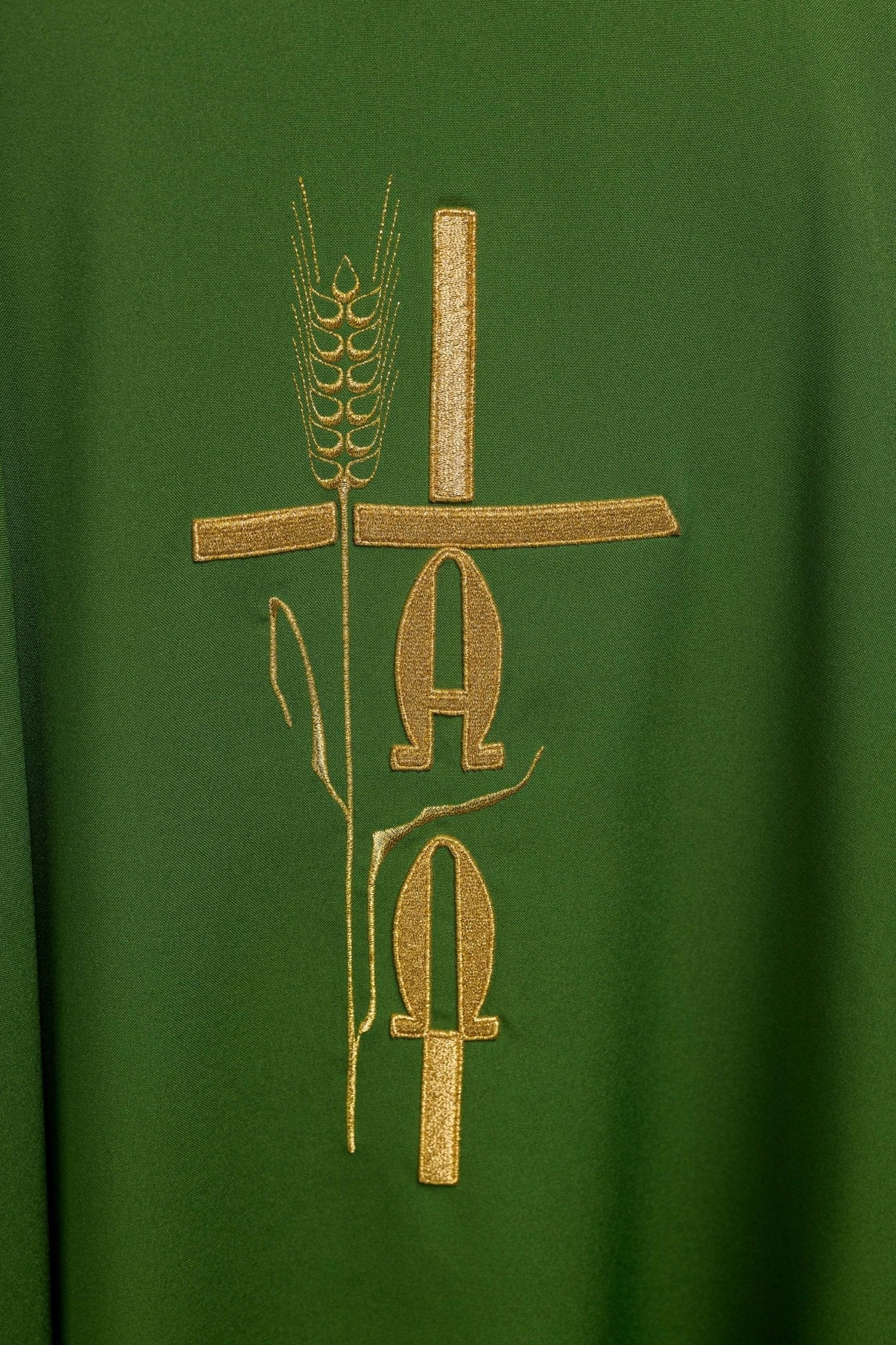 Chasuble verte avec broderie Alpha Omega KOR/013/01/12 ZIELONY - CHASUBLES.FR