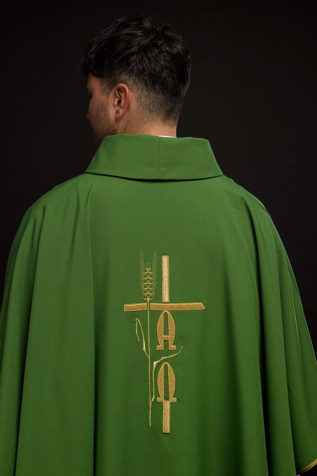 Chasuble verte avec broderie Alpha Omega KOR/013/01/12 ZIELONY - CHASUBLES.FR