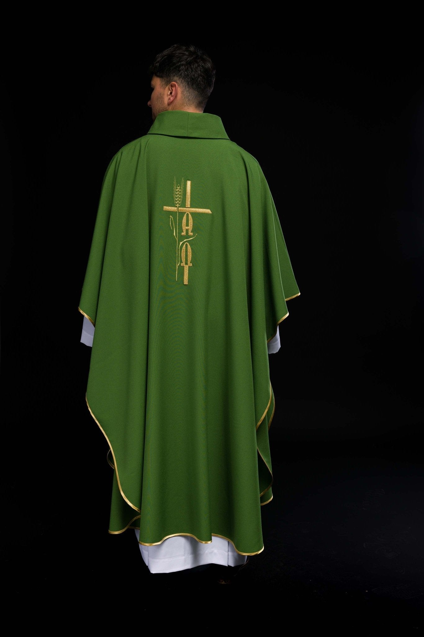 Chasuble verte avec broderie Alpha Omega KOR/013/01/12 ZIELONY - CHASUBLES.FR