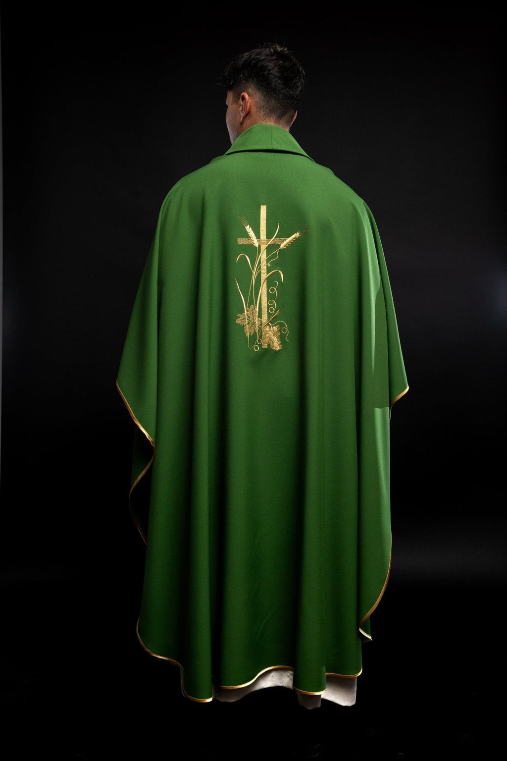 Chasuble verte avec broderie de croix dorée KOR/026/01/12 ZIELONY - CHASUBLES.FR