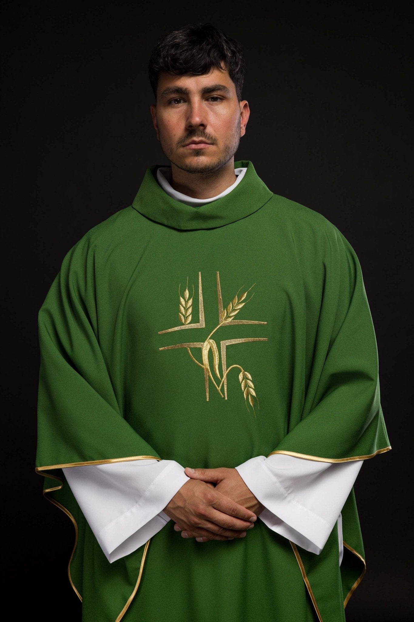 Chasuble verte avec broderie de la Croix KOR/016/01/12 ZIELONY - CHASUBLES.FR