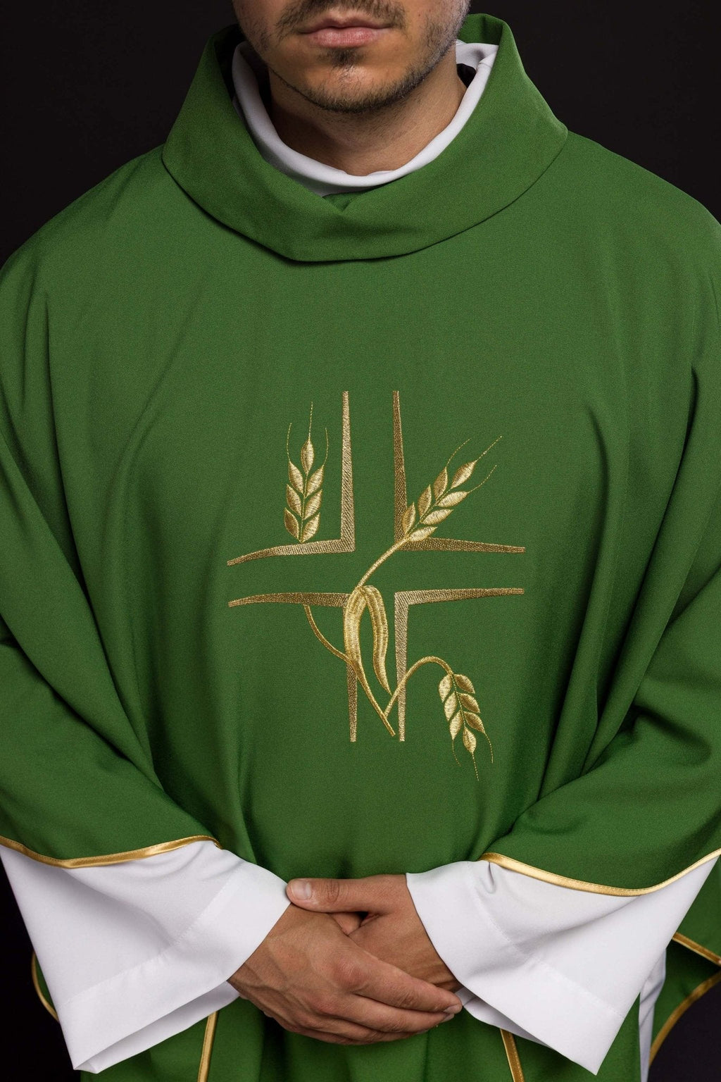 Chasuble verte avec broderie de la Croix KOR/016/01/12 ZIELONY - CHASUBLES.FR