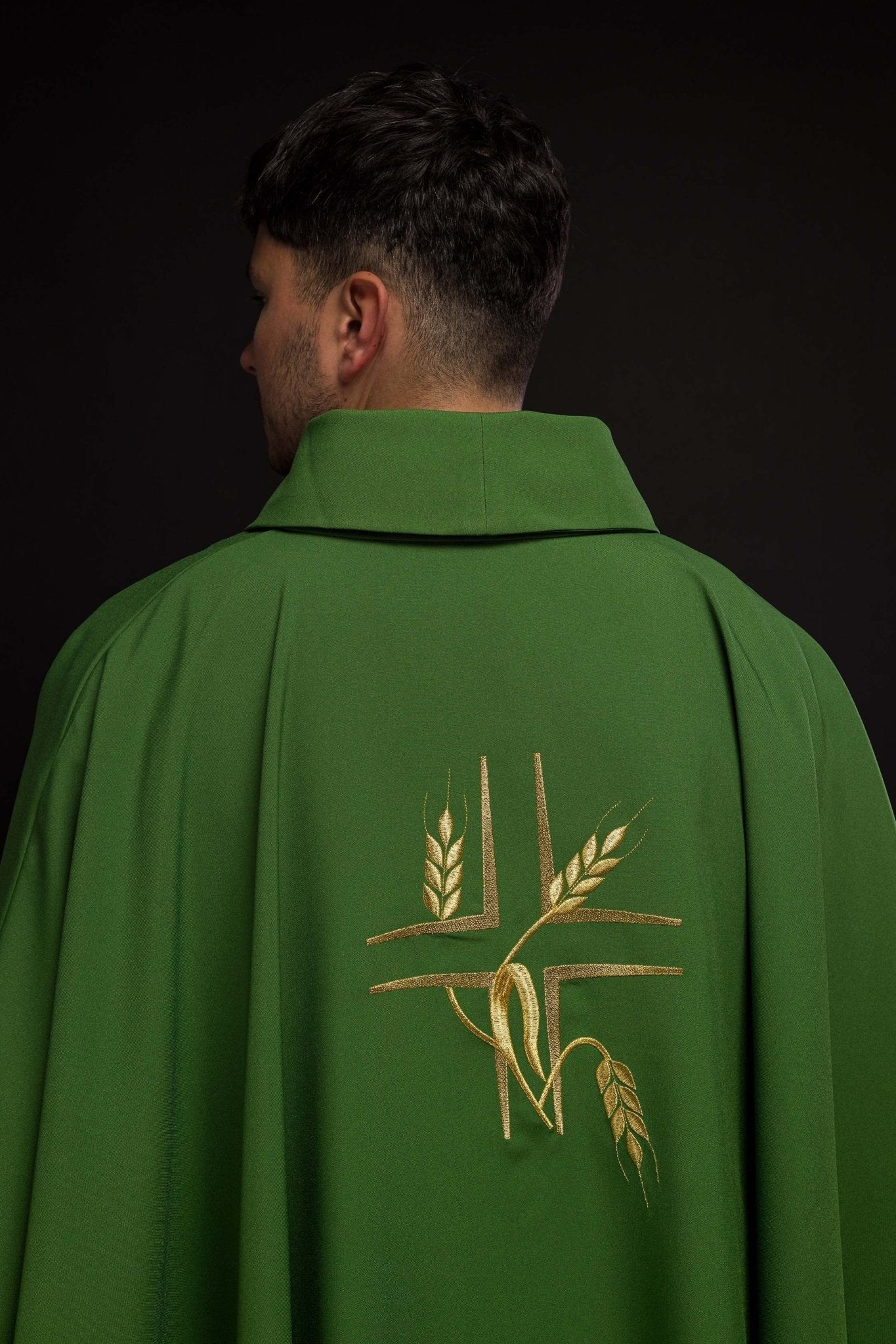 Chasuble verte avec broderie de la Croix KOR/016/01/12 ZIELONY - CHASUBLES.FR