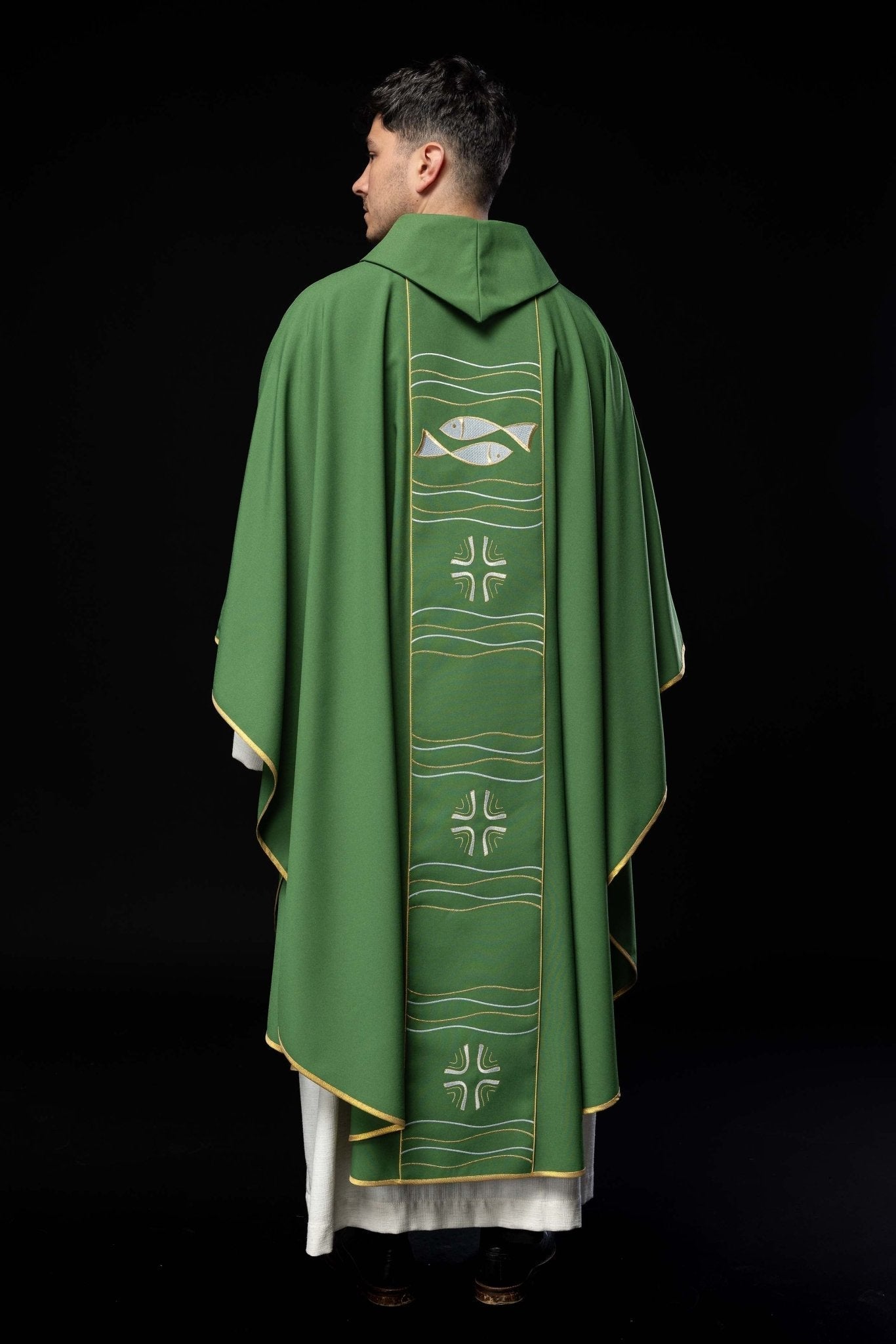Chasuble verte avec broderie de la croix et du poisson KOR/213/01/01 ZIELONY - CHASUBLES.FR
