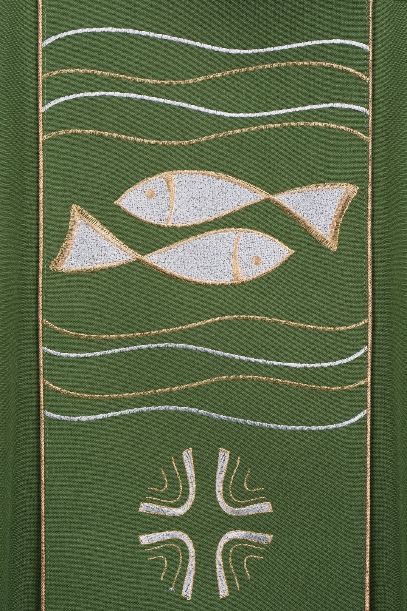 Chasuble verte avec broderie de la croix et du poisson KOR/213/01/01 ZIELONY - CHASUBLES.FR