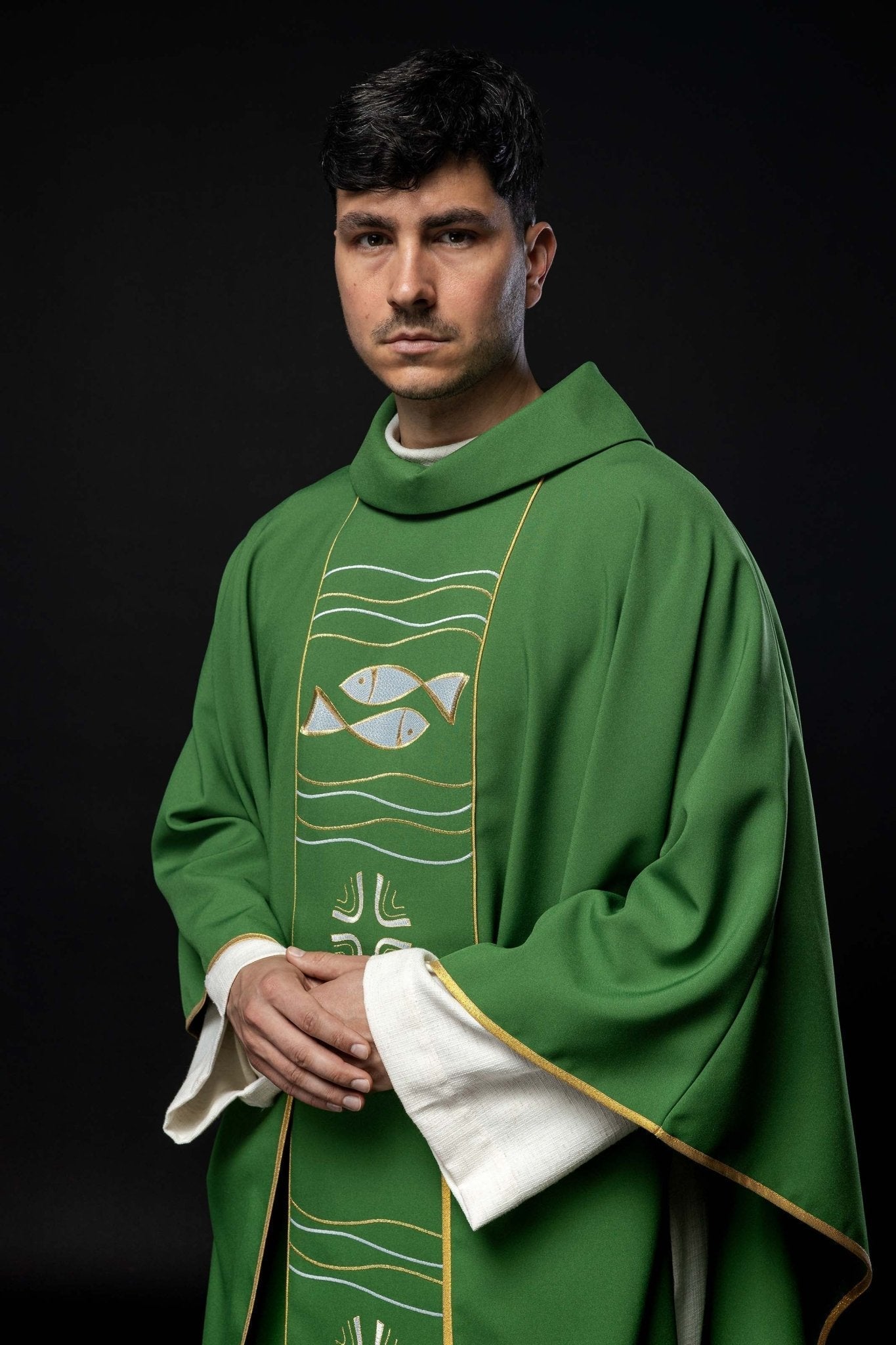 Chasuble verte avec broderie de la croix et du poisson KOR/213/01/01 ZIELONY - CHASUBLES.FR