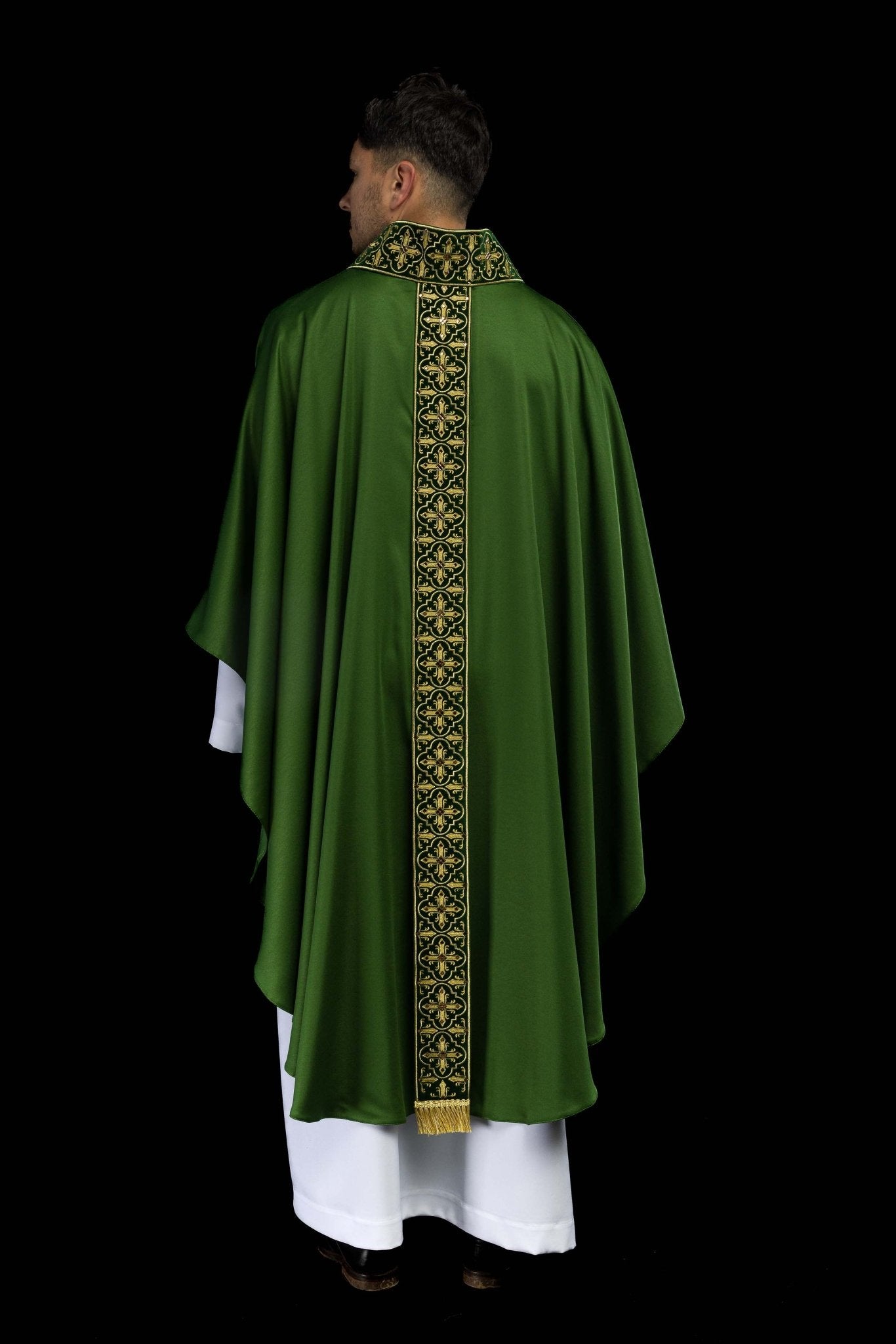 Chasuble verte avec ceinture brodée suspendue et 500 pierres LE/7004/01 - CHASUBLES.FR
