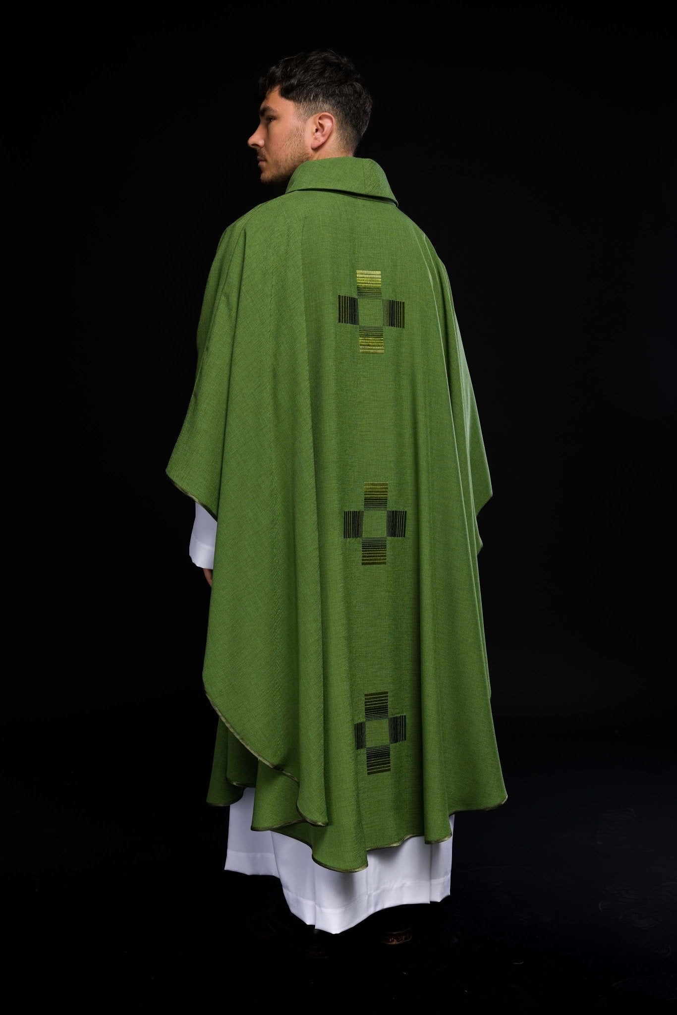 Chasuble verte avec croix brodées HA7033 - 01 ZIELONY - CHASUBLES.FR