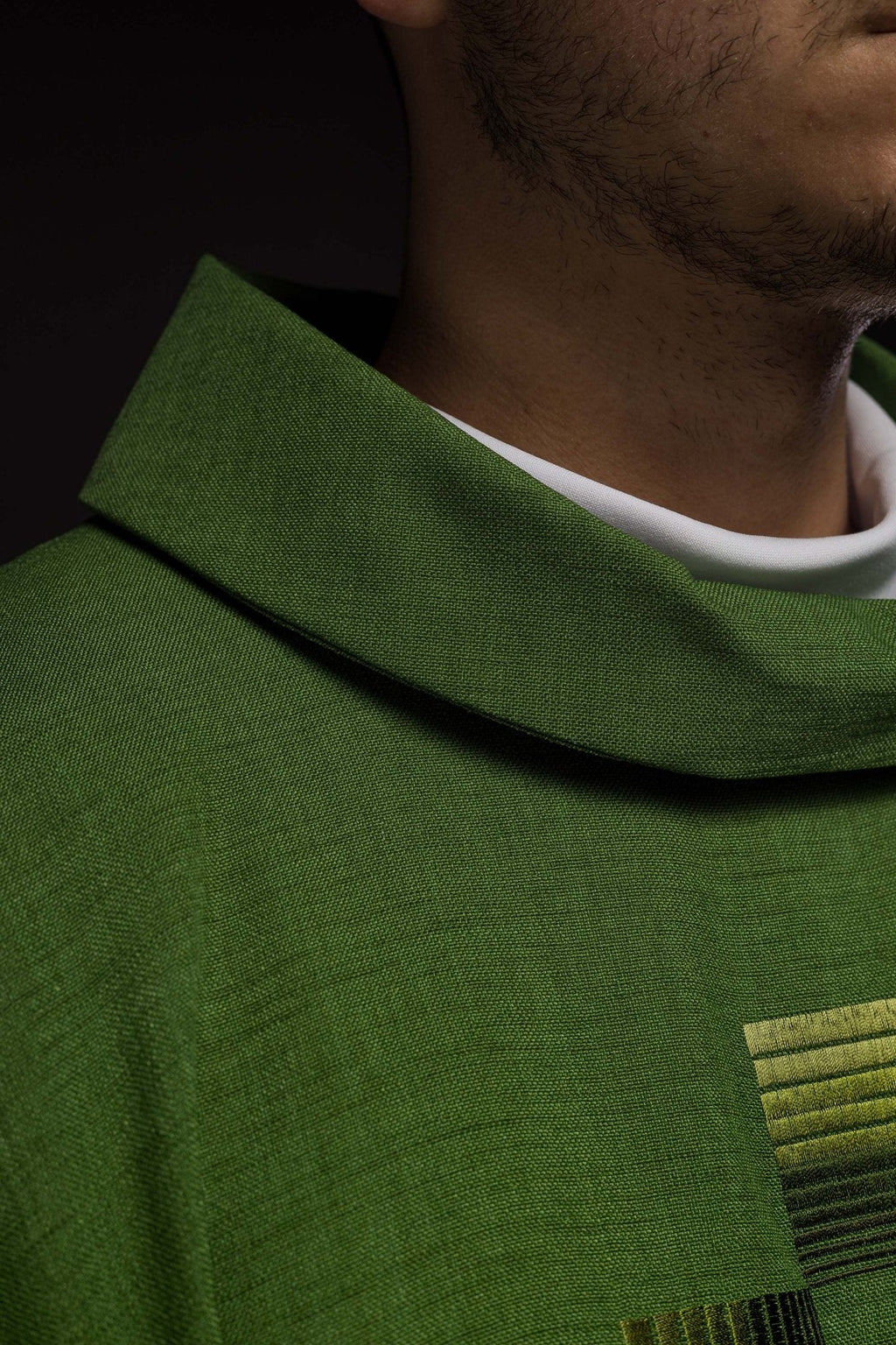 Chasuble verte avec croix brodées HA7033 - 01 ZIELONY - CHASUBLES.FR
