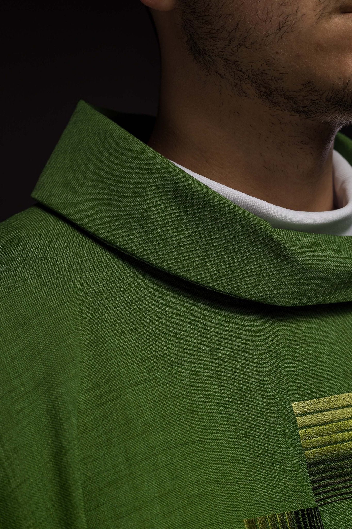 Chasuble verte avec croix brodées HA7033 - 01 ZIELONY - CHASUBLES.FR