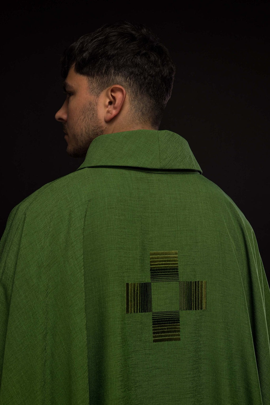 Chasuble verte avec croix brodées HA7033 - 01 ZIELONY - CHASUBLES.FR