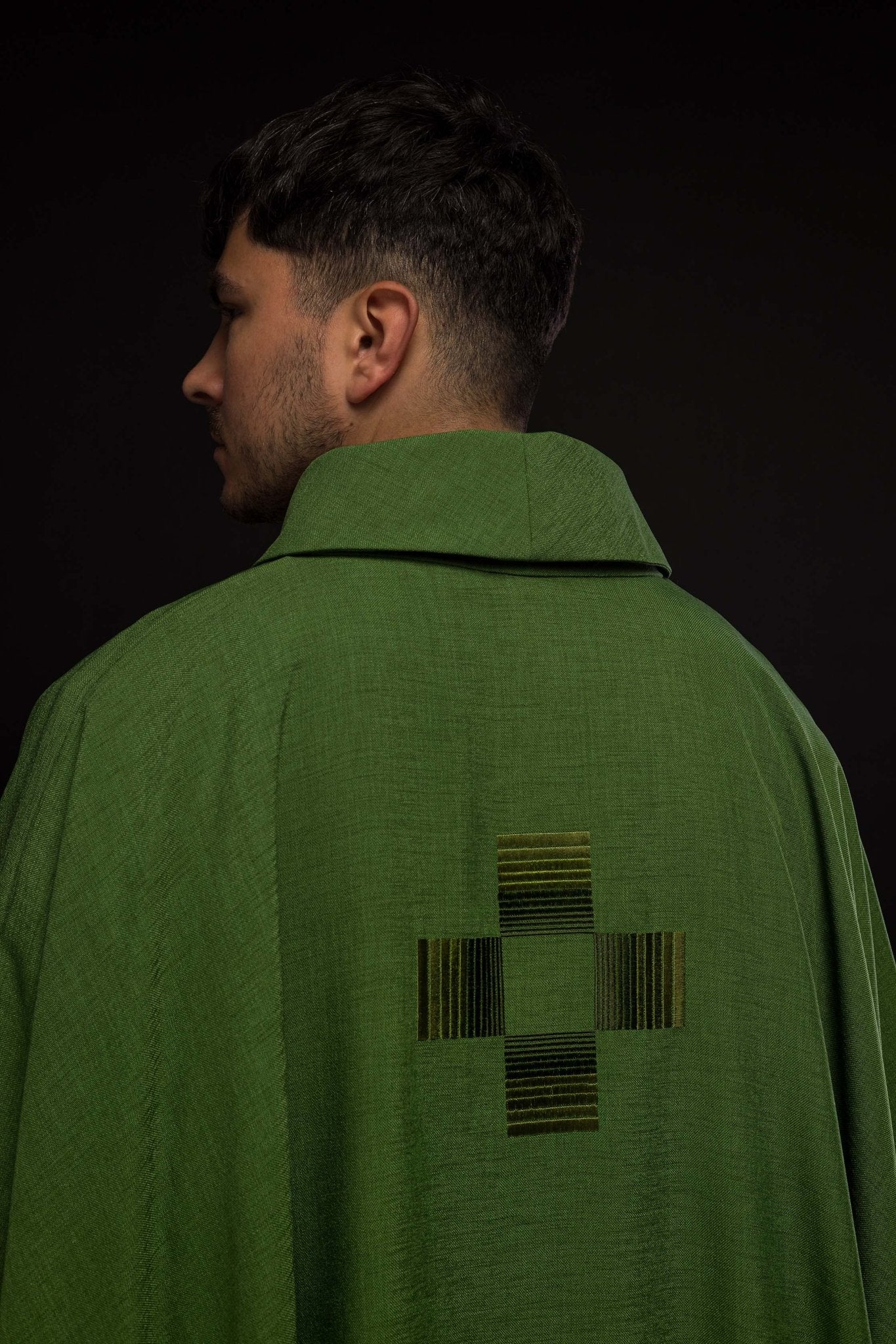Chasuble verte avec croix brodées HA7033 - 01 ZIELONY - CHASUBLES.FR