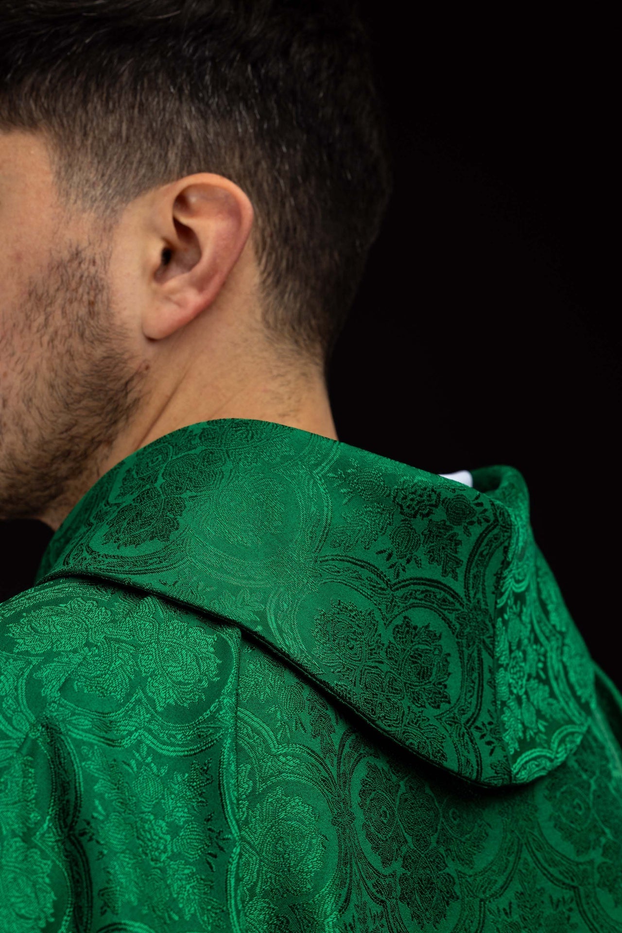 Chasuble verte avec croix tissu jacquard KOR/403/01/11 - CHASUBLES.FR