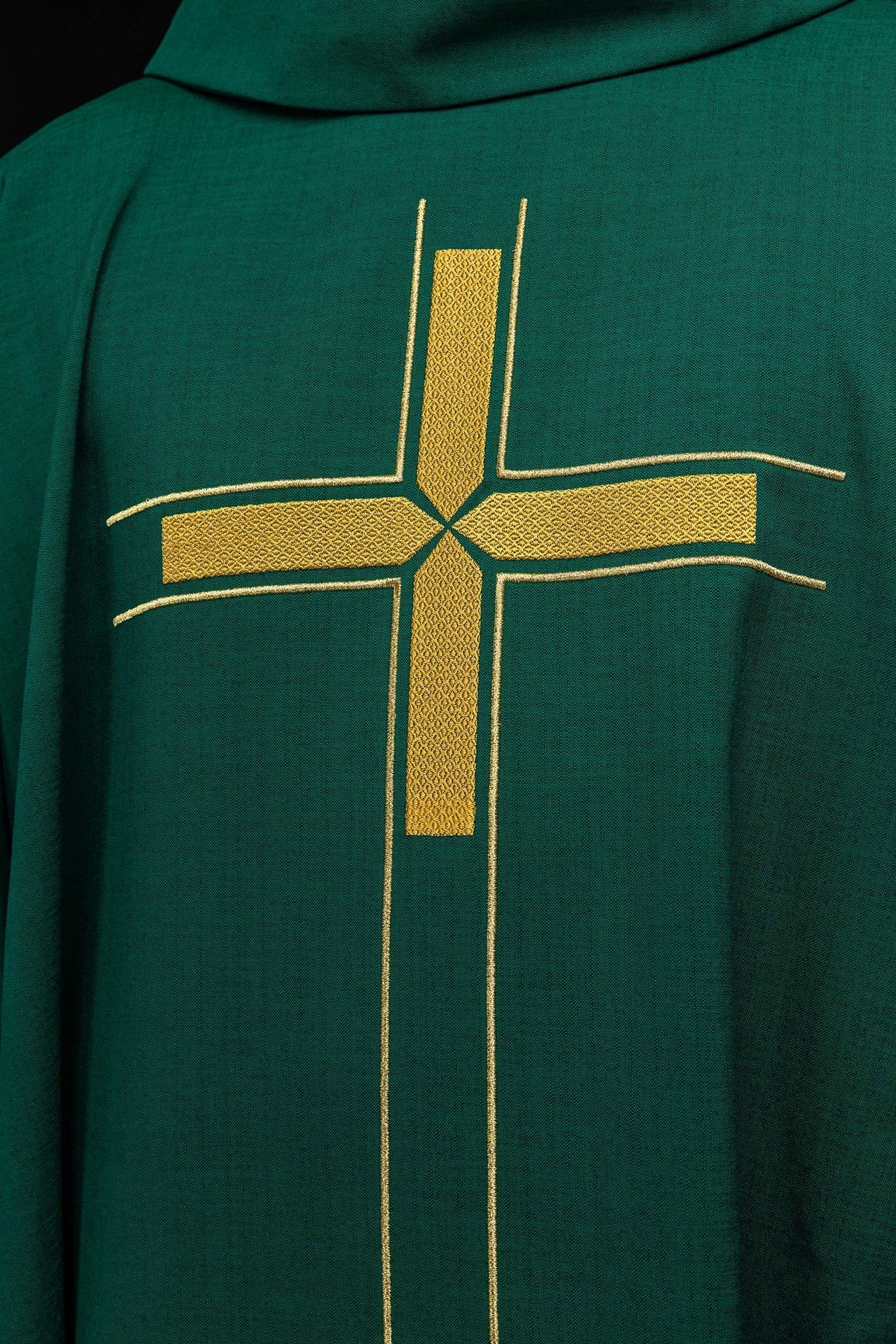 Chasuble verte avec motif de croix brodé LE/7019/01 - CHASUBLES.FR