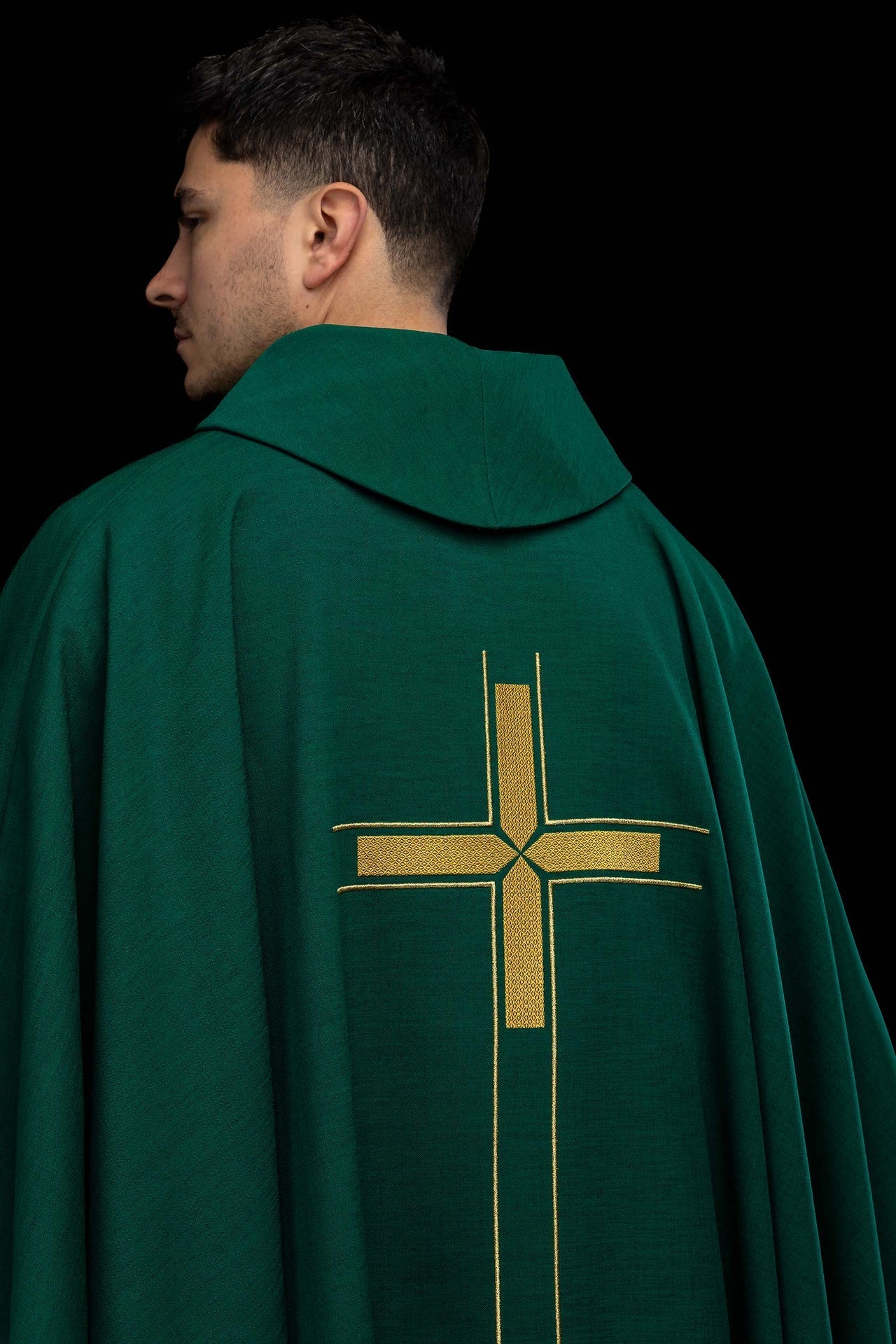 Chasuble verte avec motif de croix brodé LE/7019/01 - CHASUBLES.FR