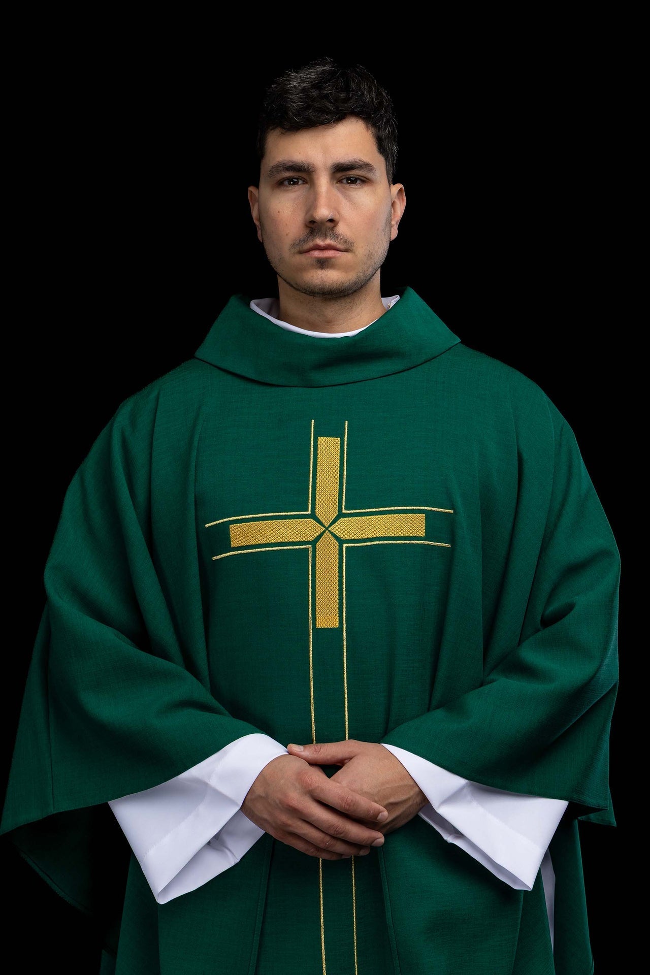 Chasuble verte avec motif de croix brodé LE/7019/01 - CHASUBLES.FR