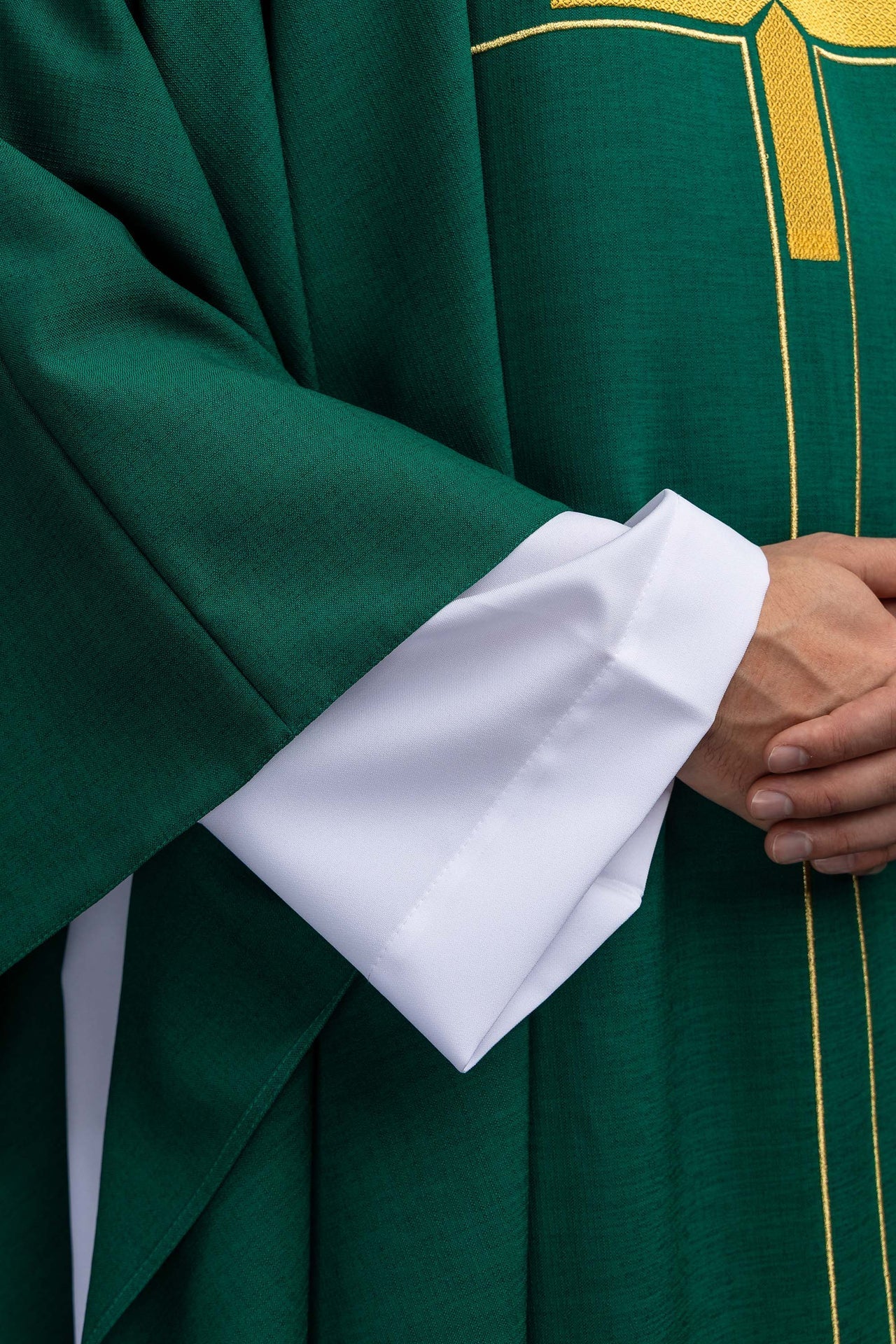 Chasuble verte avec motif de croix brodé LE/7019/01 - CHASUBLES.FR