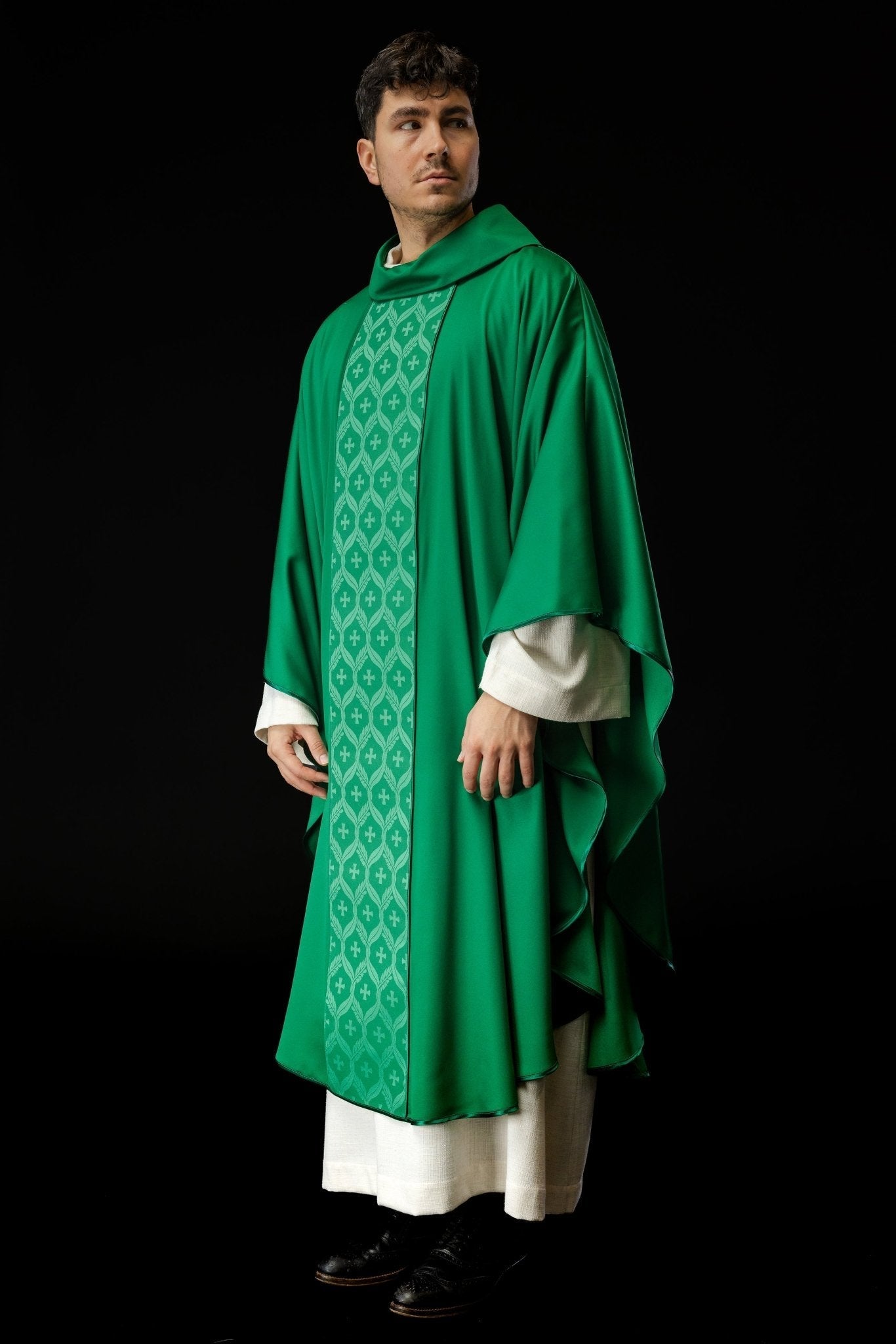 Chasuble verte avec motif de croix jacquard KOR/402/01/53 - CHASUBLES.FR