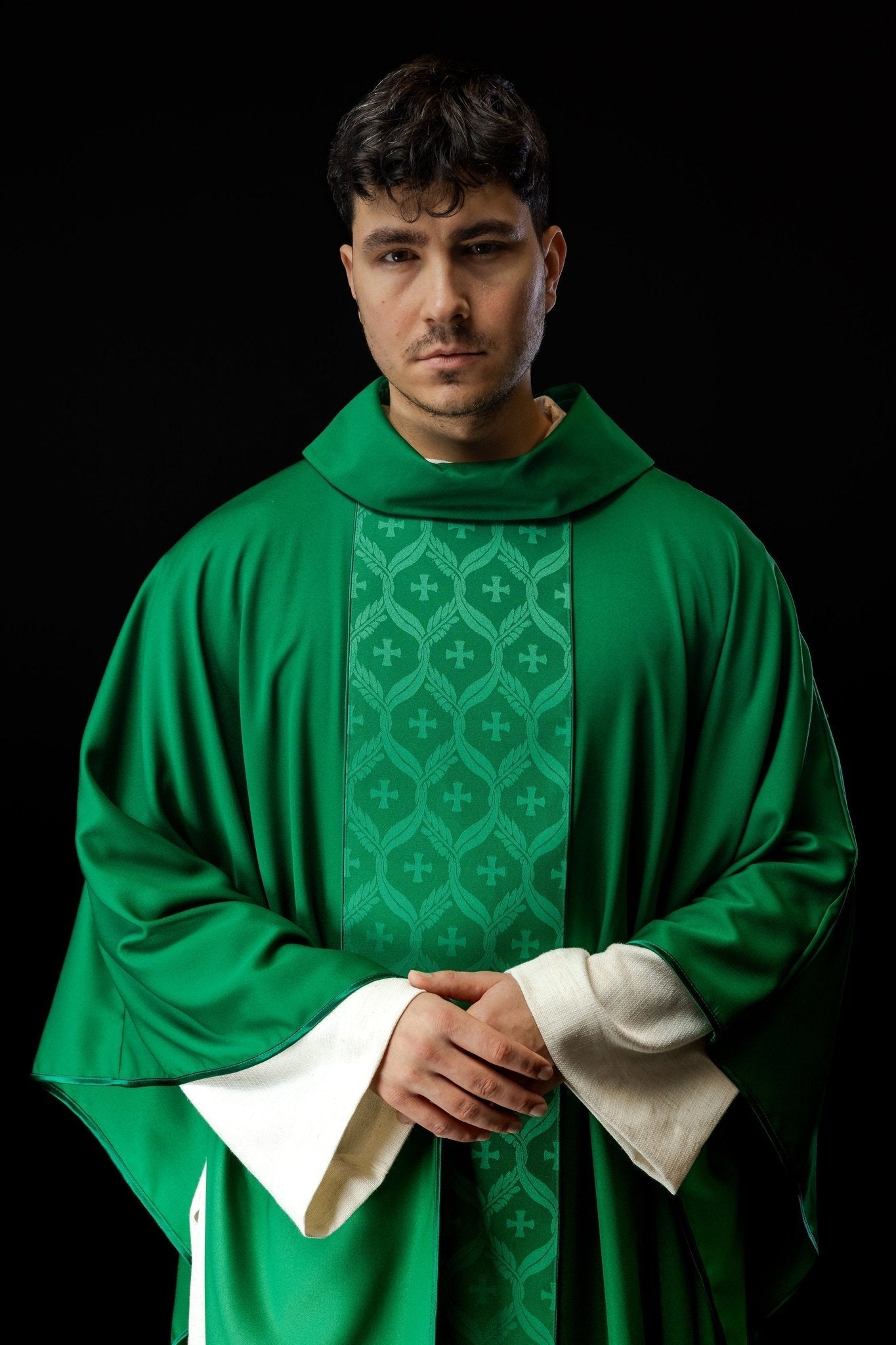 Chasuble verte avec motif de croix jacquard KOR/402/01/53 - CHASUBLES.FR