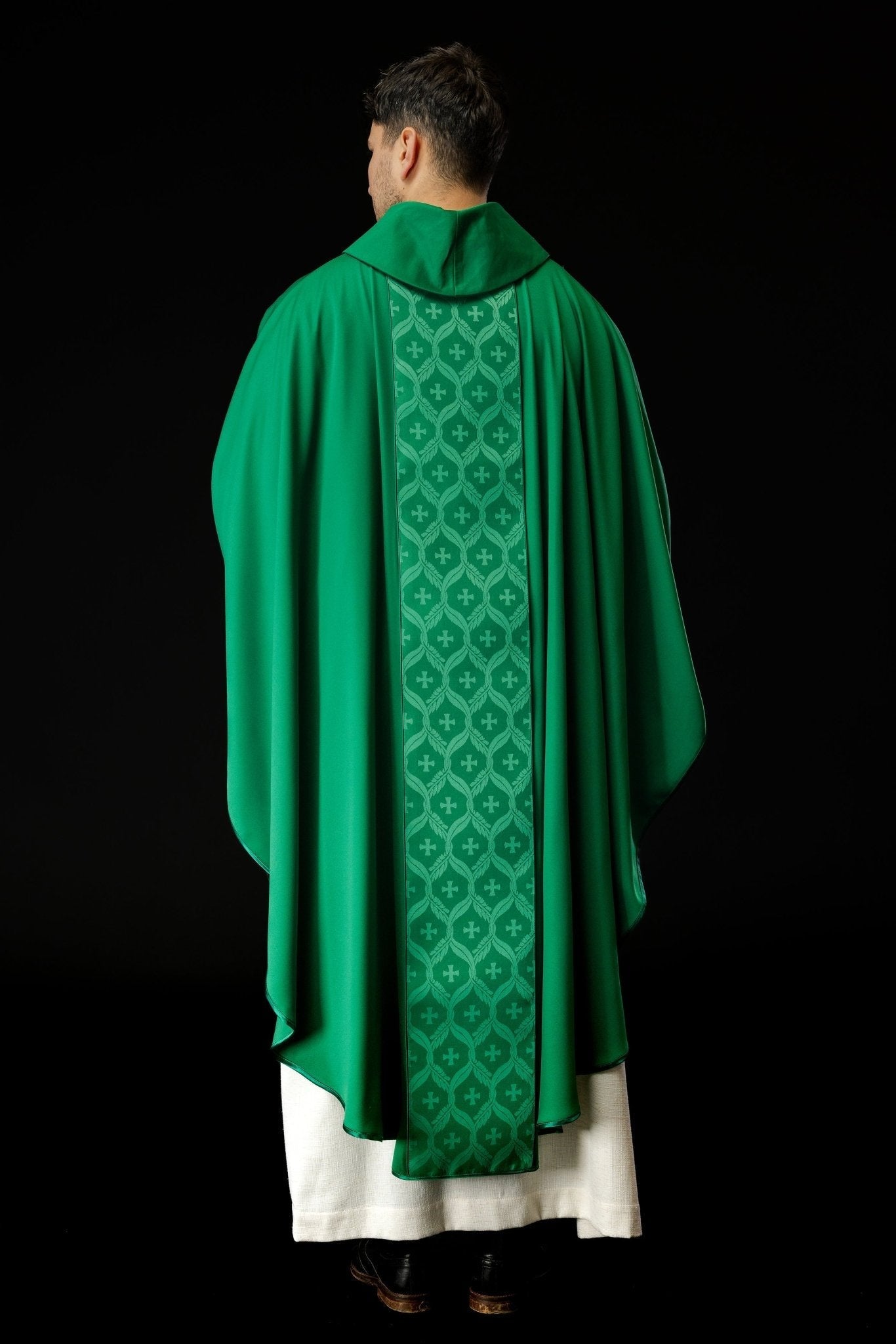 Chasuble verte avec motif de croix jacquard KOR/402/01/53 - CHASUBLES.FR