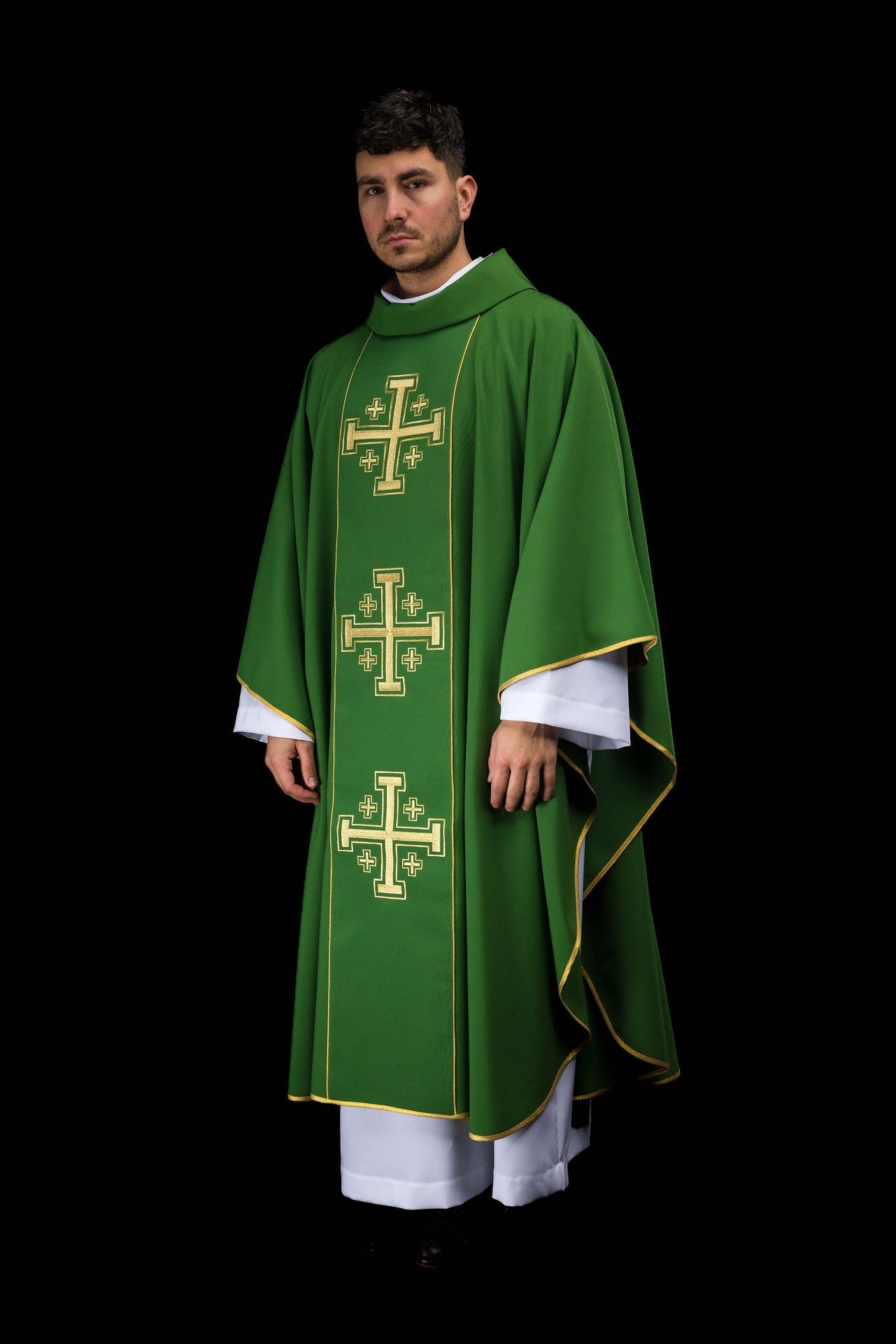 Chasuble verte brodée avec bande et croix de Jérusalem KDT/7046/01/01 - CHASUBLES.FR