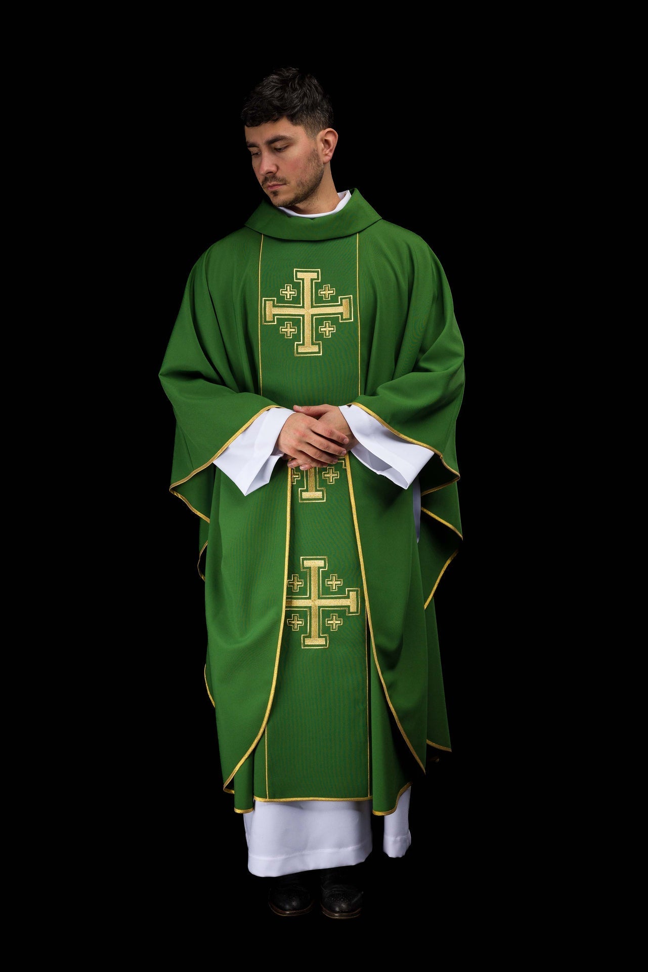 Chasuble verte brodée avec bande et croix de Jérusalem KDT/7046/01/01 - CHASUBLES.FR