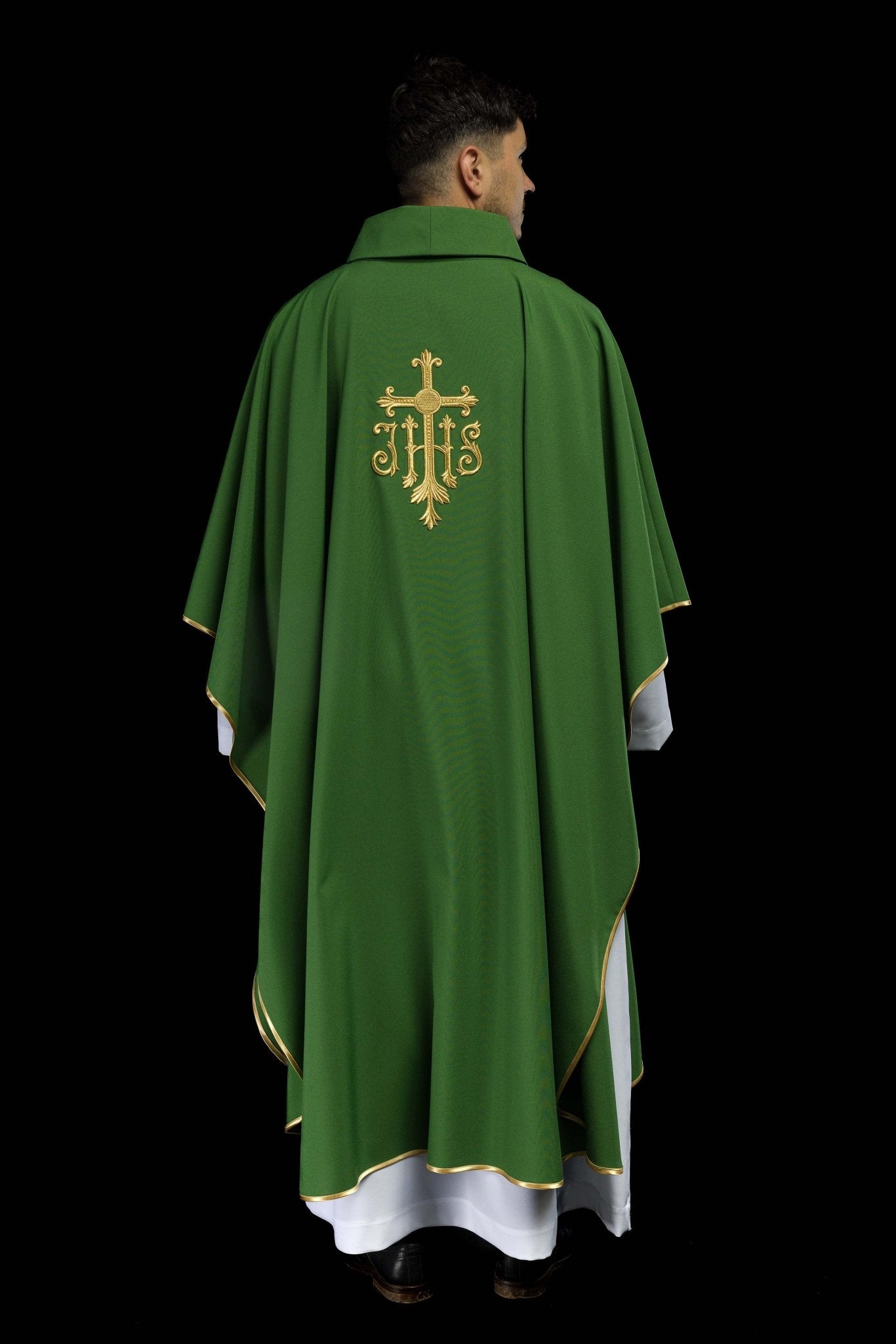 Chasuble verte JHS avec broderie en relief KOR/255/01/12 - CHASUBLES.FR